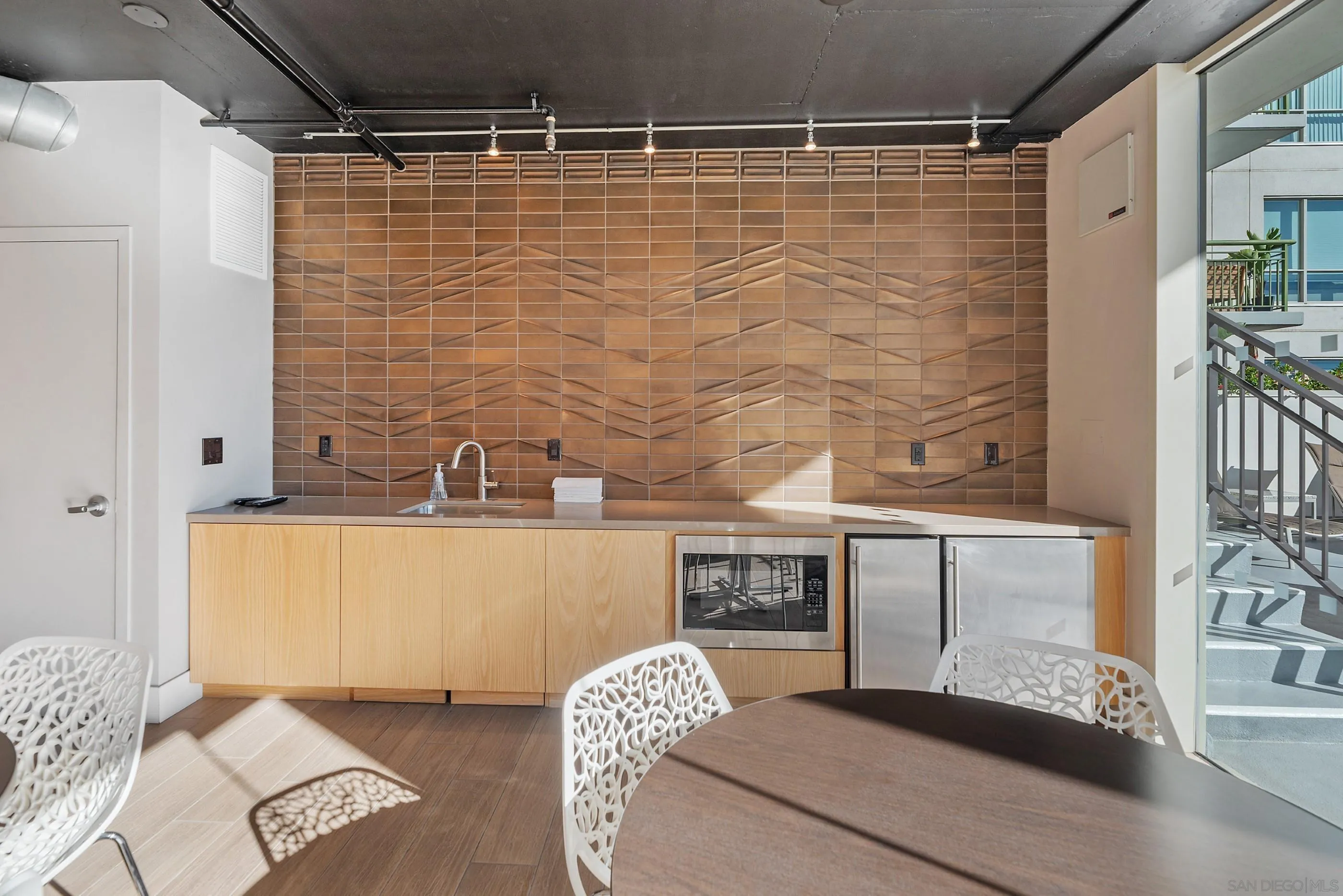 San Diego, California, 92101, United States, 1 Bedroom Bedrooms, ,1 BathroomBathrooms,Residential,For Sale,1999122