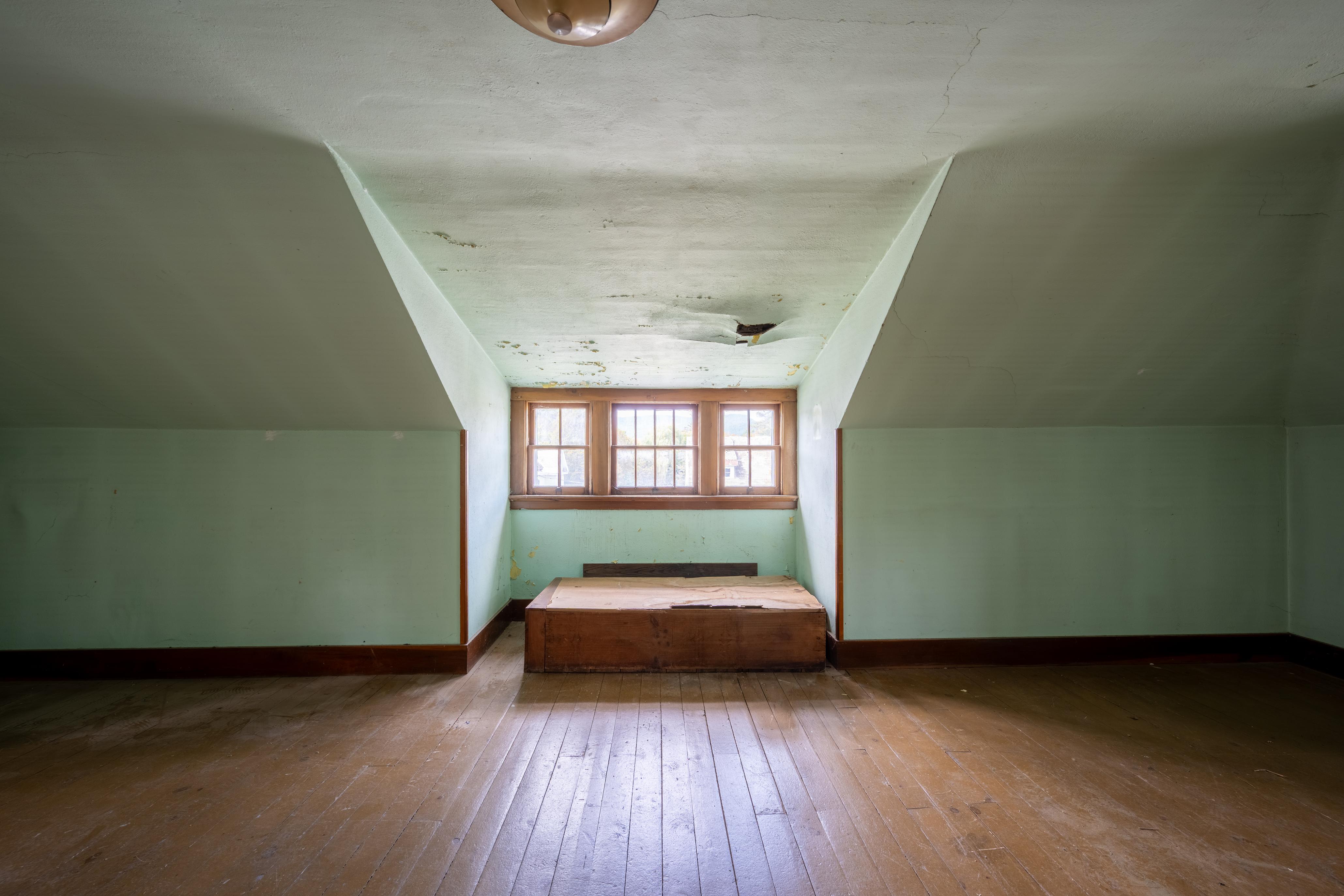  92 Champlain Avenue, Ticonderoga, NY, 12883 - 物件實景