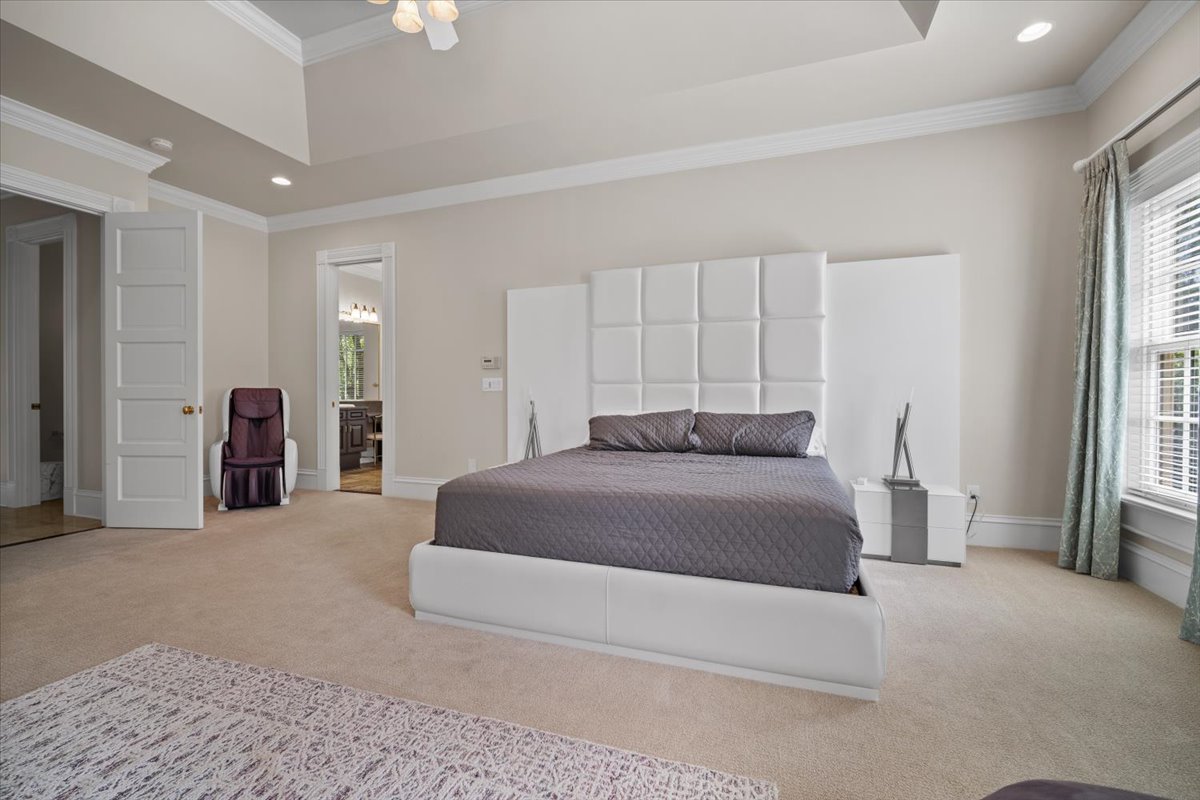 Bloomington, Illinois, 61704, United States, 4 Bedrooms Bedrooms, ,7 BathroomsBathrooms,Residential,For Sale,1941288