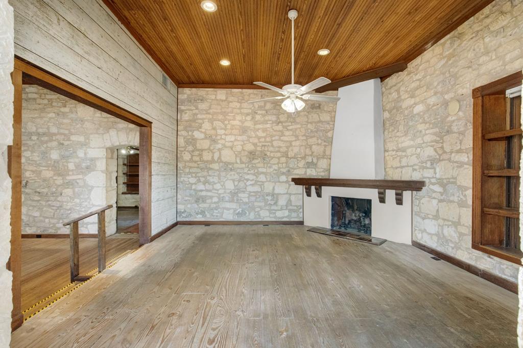 Fredericksburg, Texas, 78624, United States, 5 Bedrooms Bedrooms, ,4 BathroomsBathrooms,Residential,For Sale,1981839