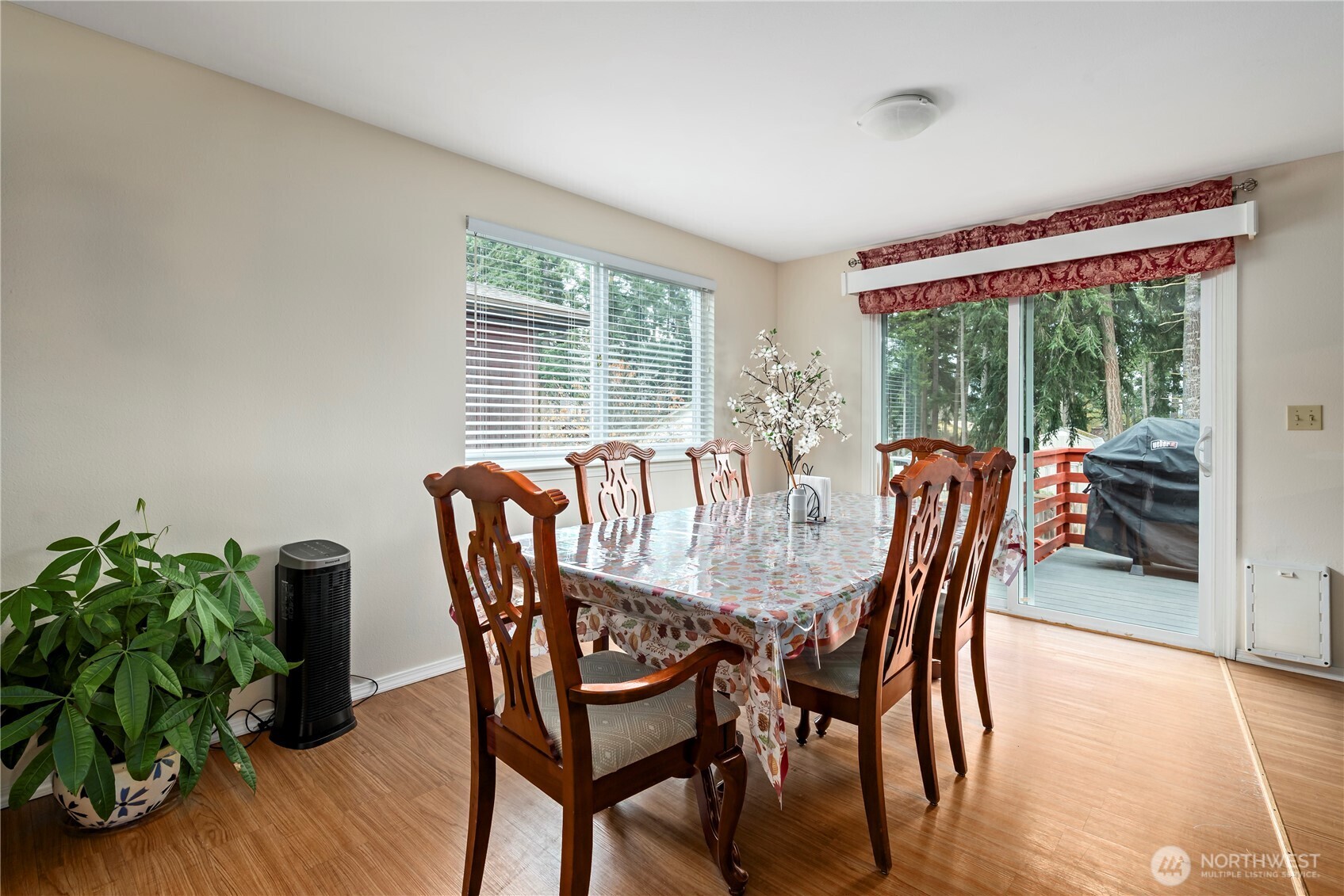 Oak Harbor, Washington, 98277, United States, 5 Bedrooms Bedrooms, ,2 BathroomsBathrooms,Residential,For Sale,2000673