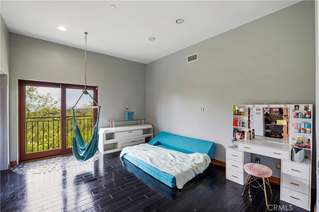 Calabasas, California, 91302, United States, 4 Bedrooms Bedrooms, ,4 BathroomsBathrooms,Residential,For Sale,1856479
