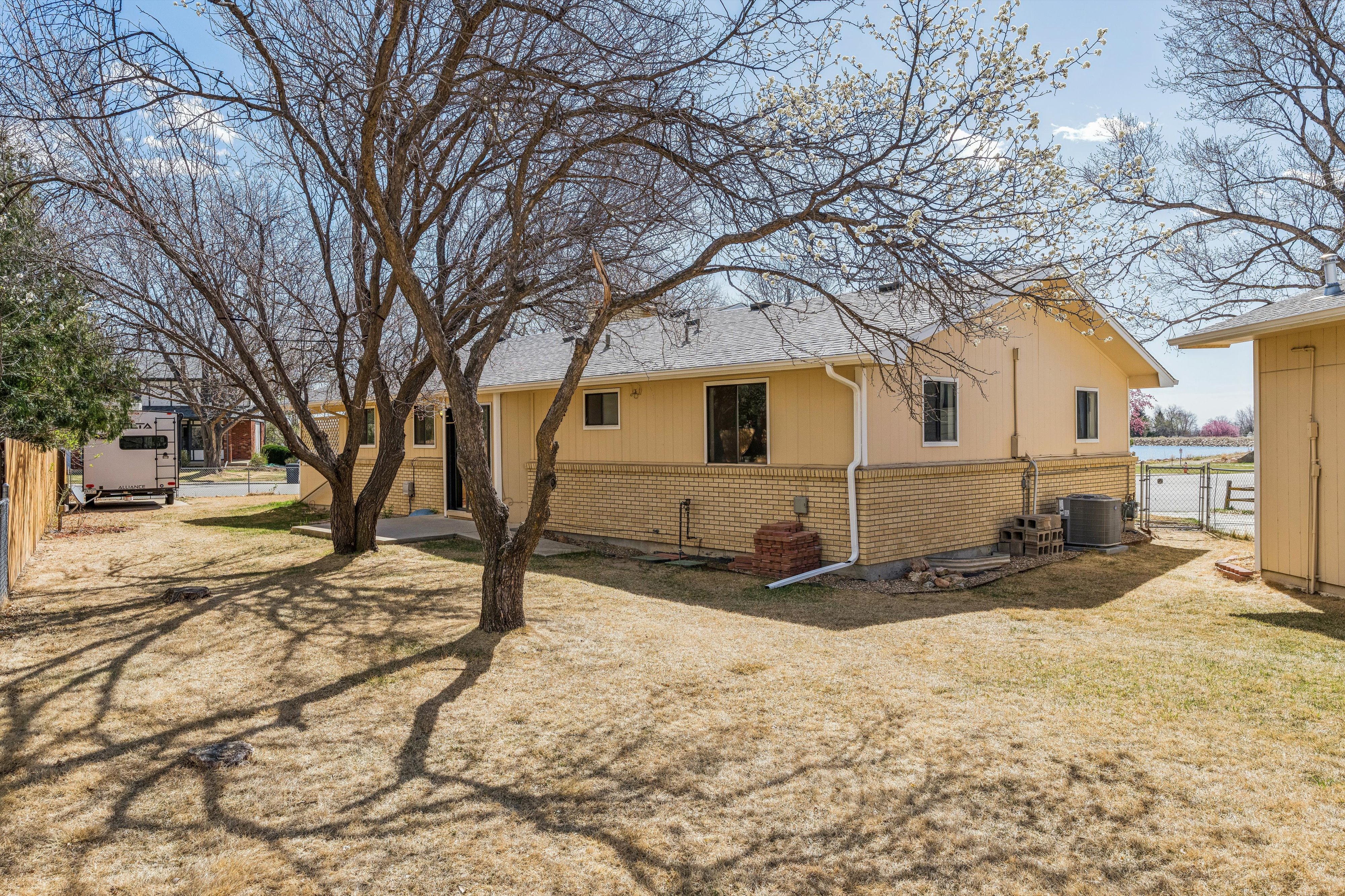  Rare Loveland 3 Bed, 3 Bath Ranch With Full Finished Basement - 物件實景