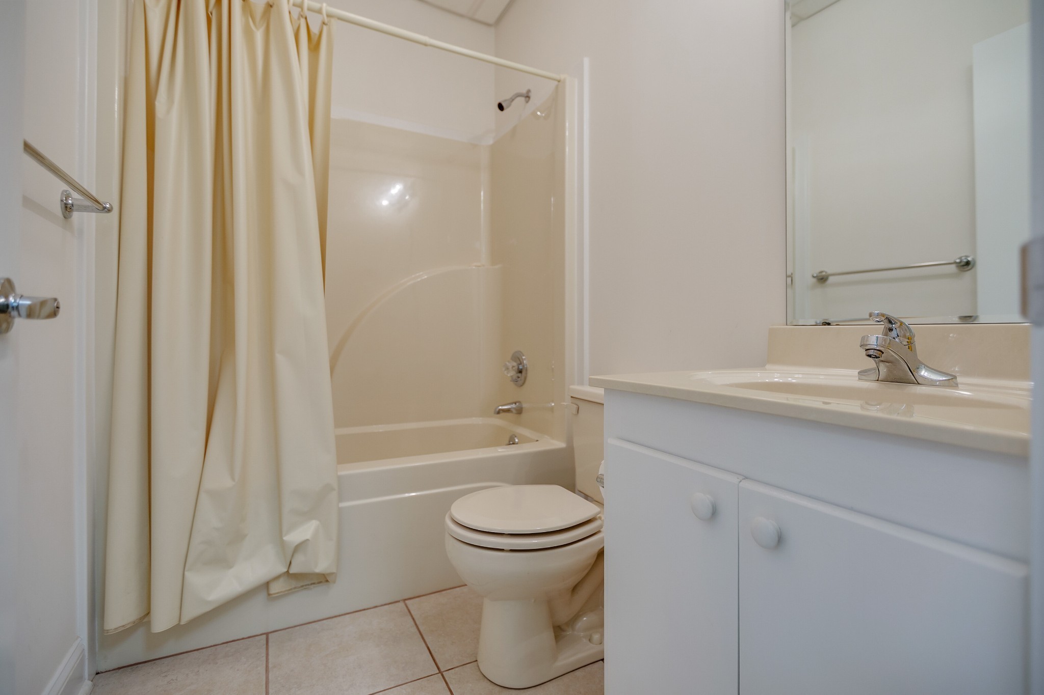 Lawrenceburg, Tennessee, 38464, United States, 4 Bedrooms Bedrooms, ,5 BathroomsBathrooms,Residential,For Sale,1925440