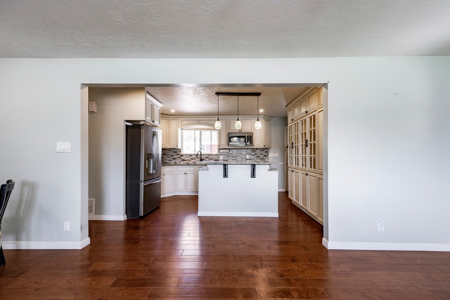  Charming Home with Detached Garage - 物件實景