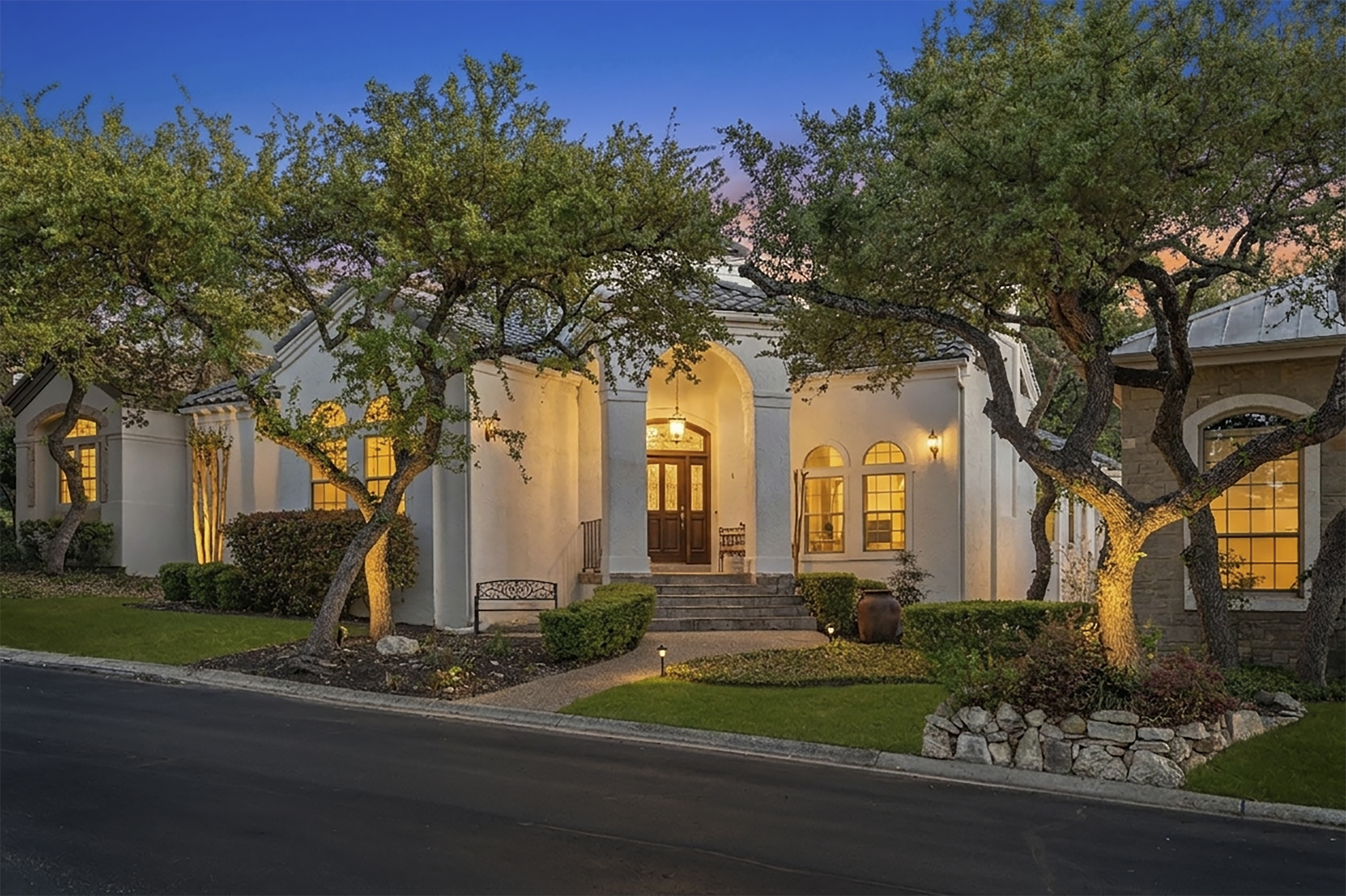  Updated Home with Captivating Interior Features - 物件實景