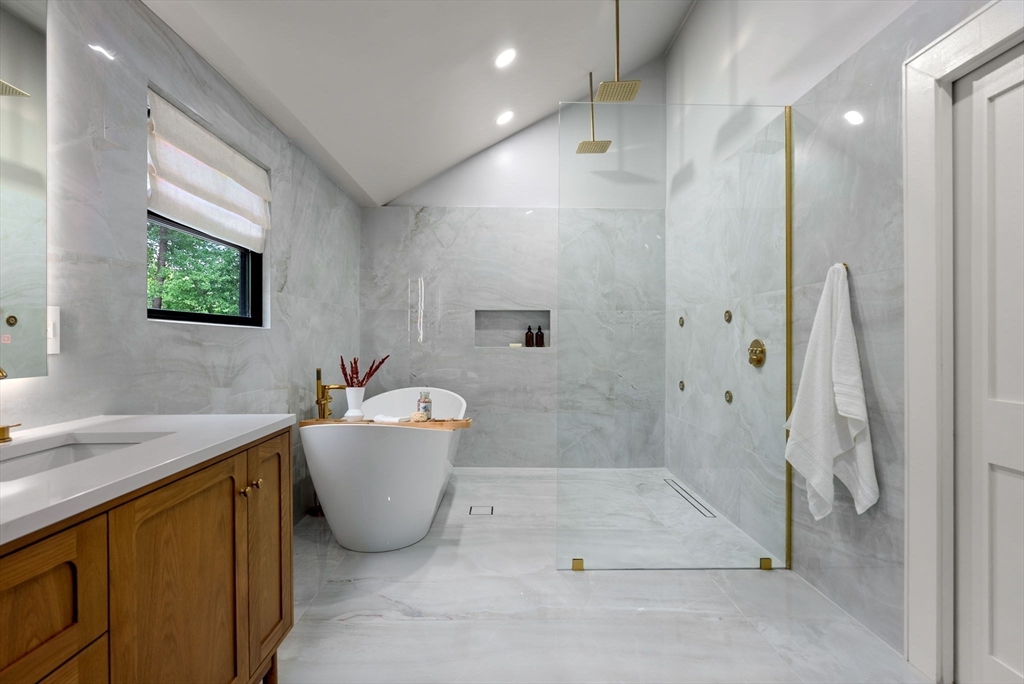 Hopkinton, Massachusetts, 01748, United States, 5 Bedrooms Bedrooms, ,4 BathroomsBathrooms,Residential,For Sale,1947956