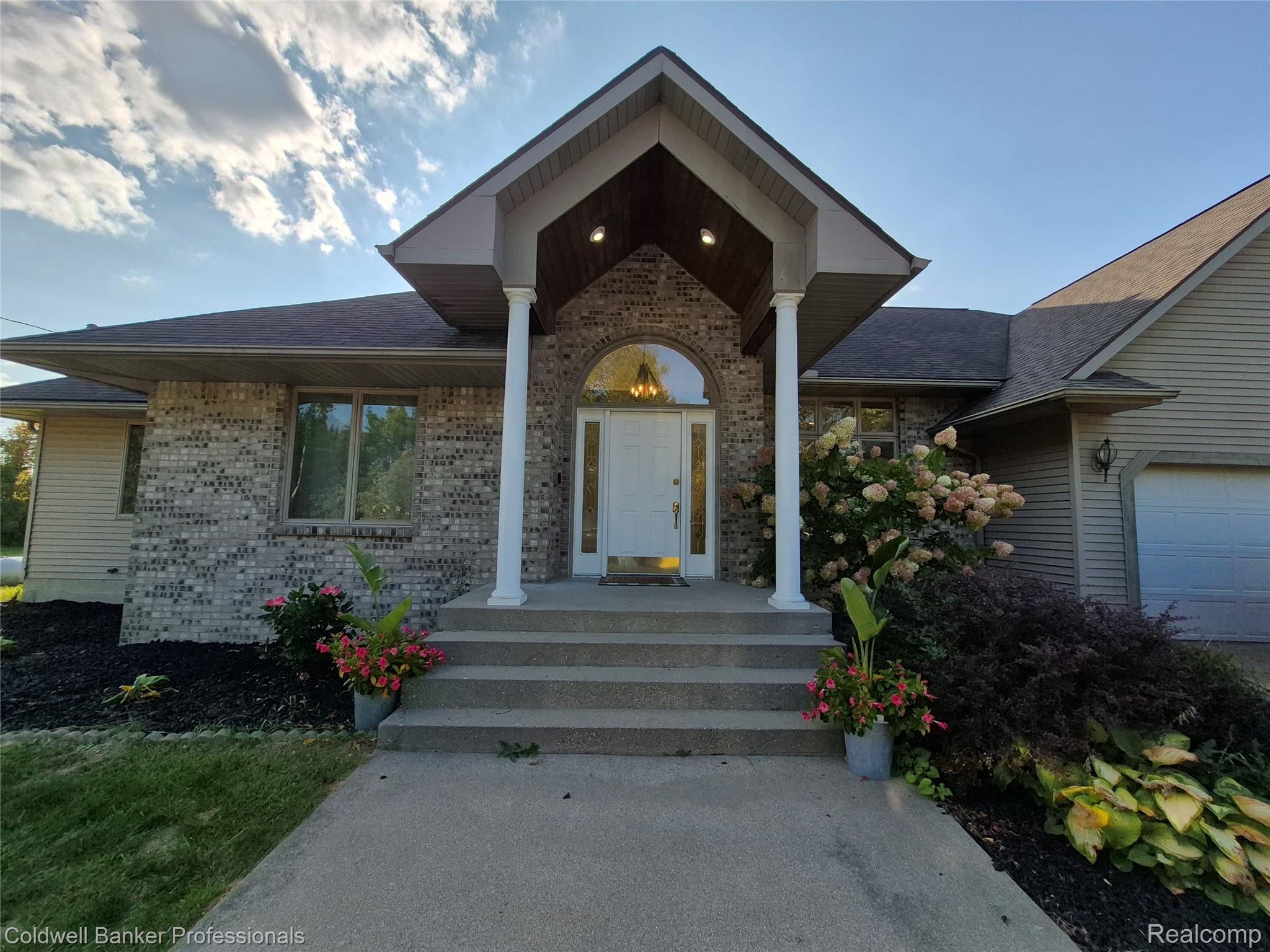 SwartzCreek, Michigan, 48473, United States, 4 Bedrooms Bedrooms, ,4 BathroomsBathrooms,Residential,For Sale,1958506