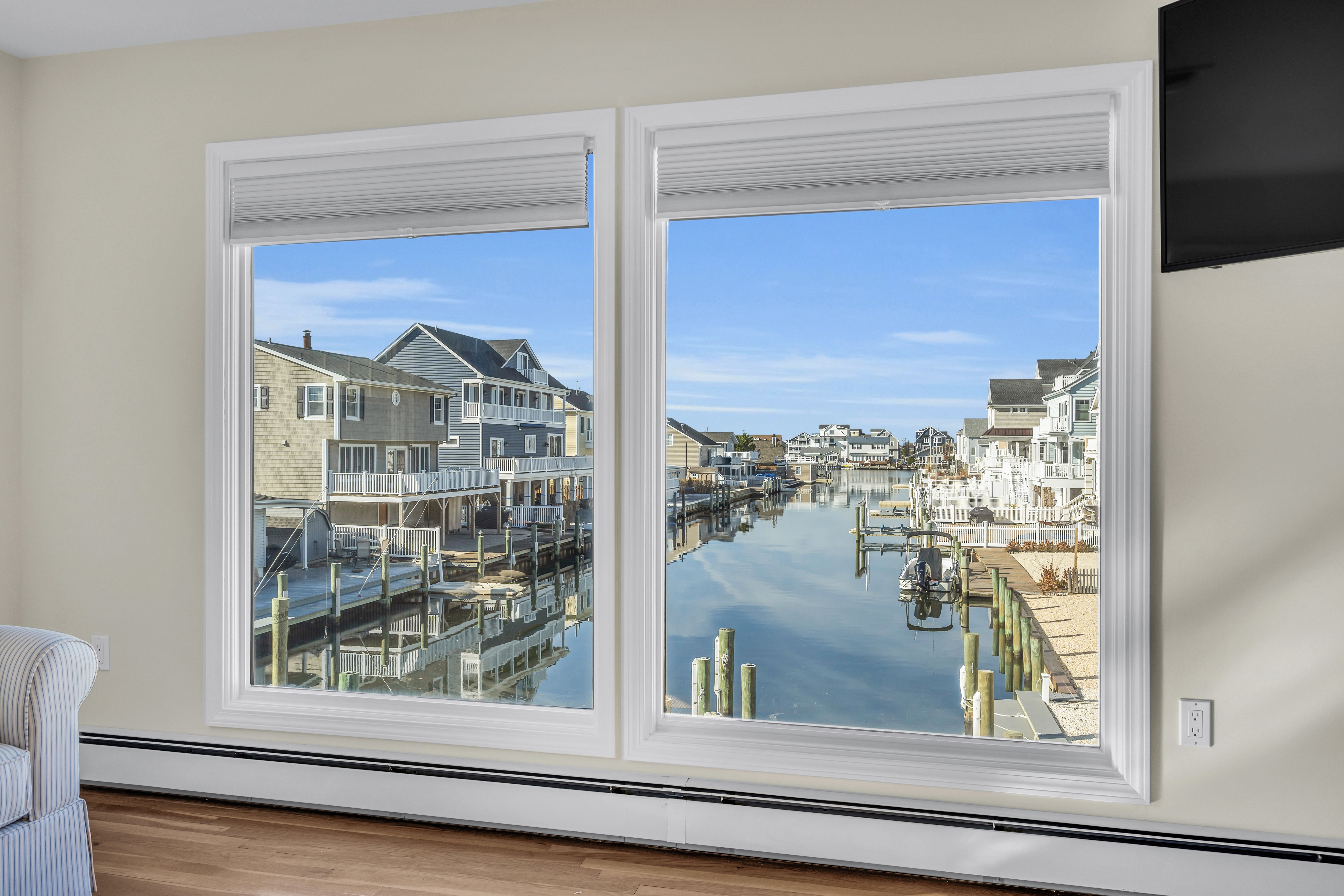  Waterfront Custom Shore Colonial in Silver Beach - 物件實景