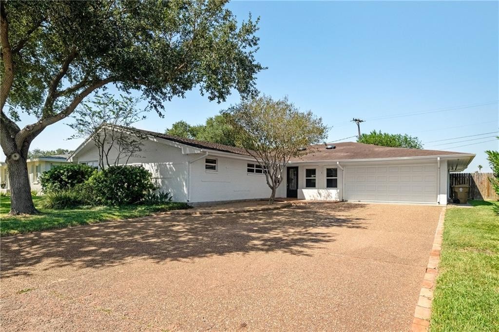 Corpus Christi, Texas, 78411, United States, 4 Bedrooms Bedrooms, ,3 BathroomsBathrooms,Residential,For Sale,1903514