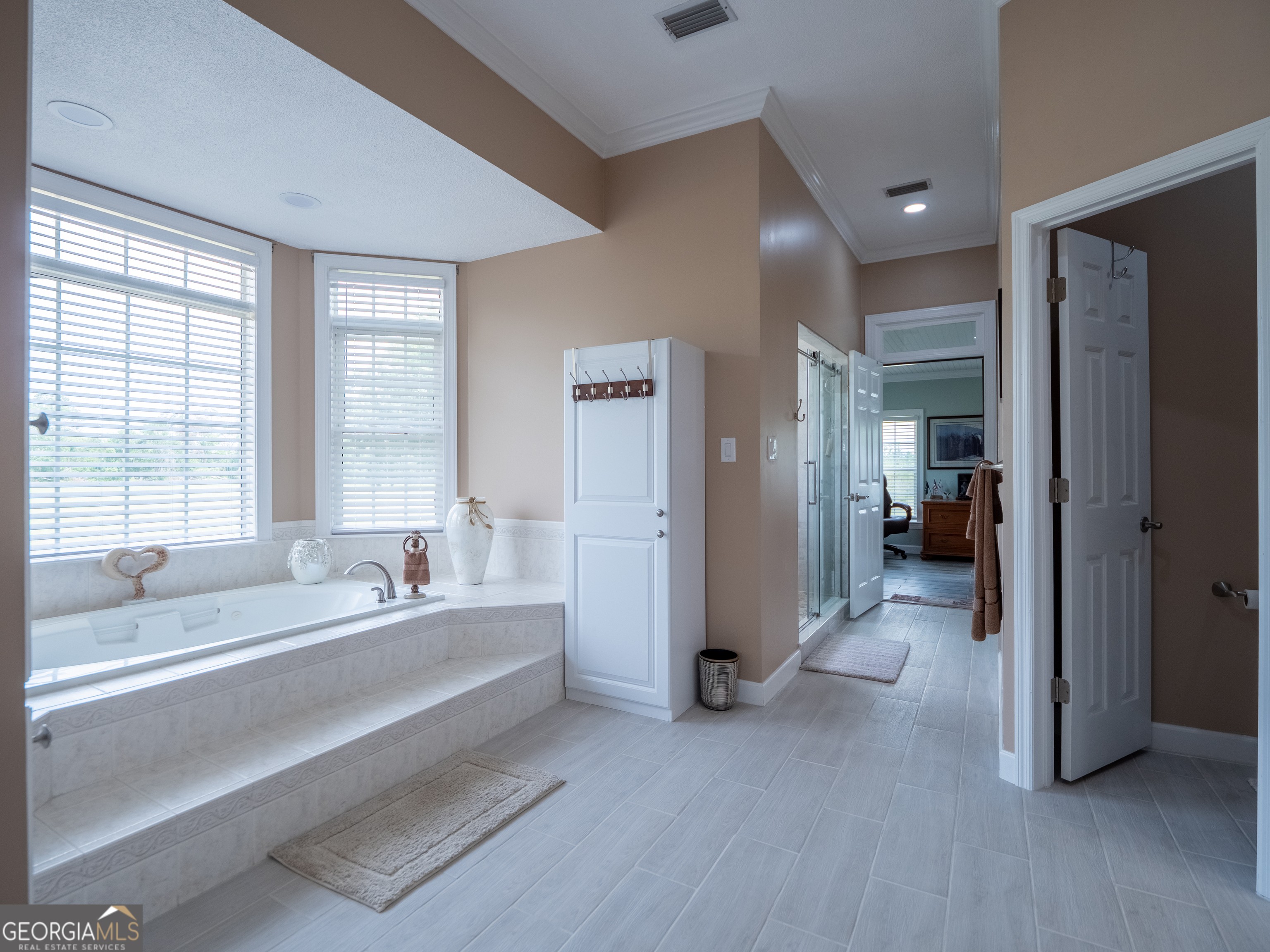 Valdosta, Georgia, 31601, United States, 3 Bedrooms Bedrooms, ,4 BathroomsBathrooms,Residential,For Sale,1836359