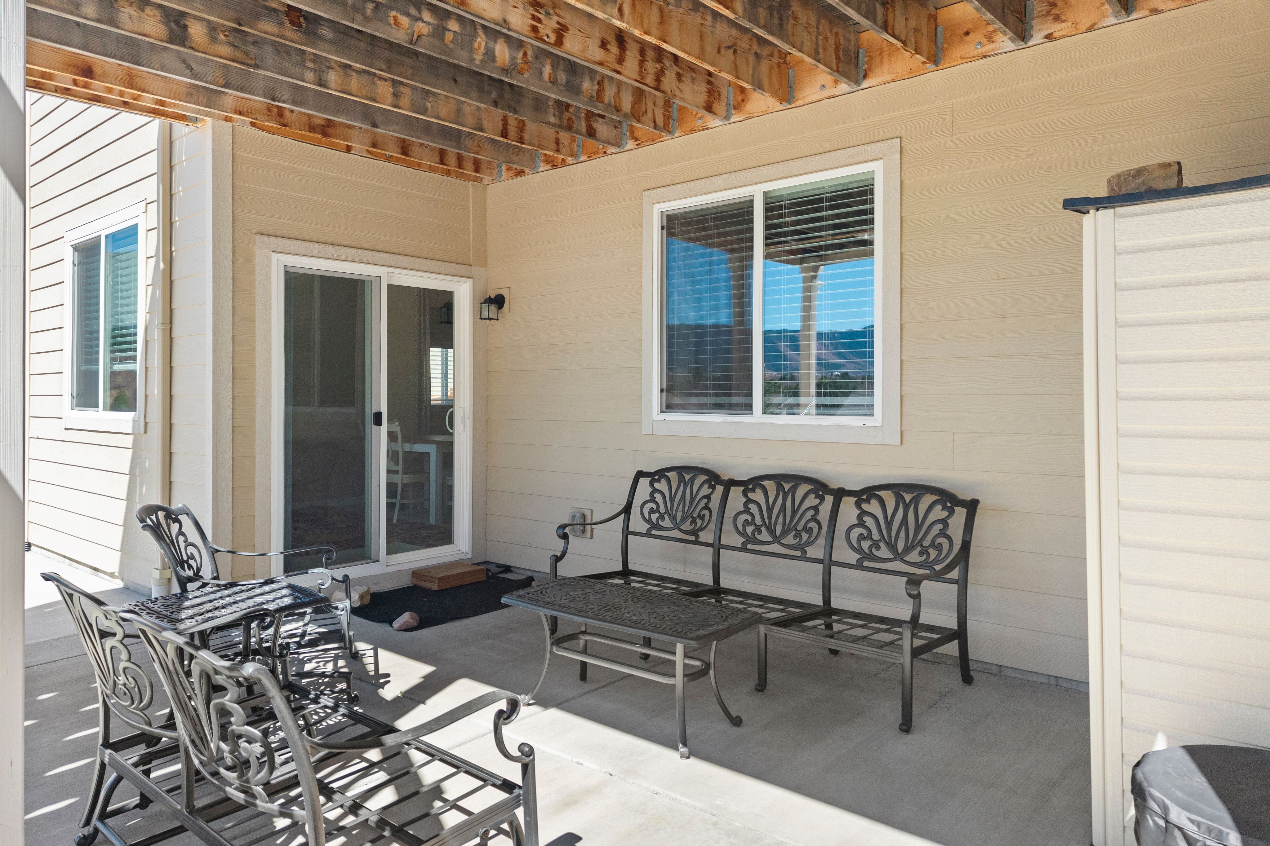  Open, Spacious, Upgraded, Walkout Rancher is Meticulous and with Views - 物件實景