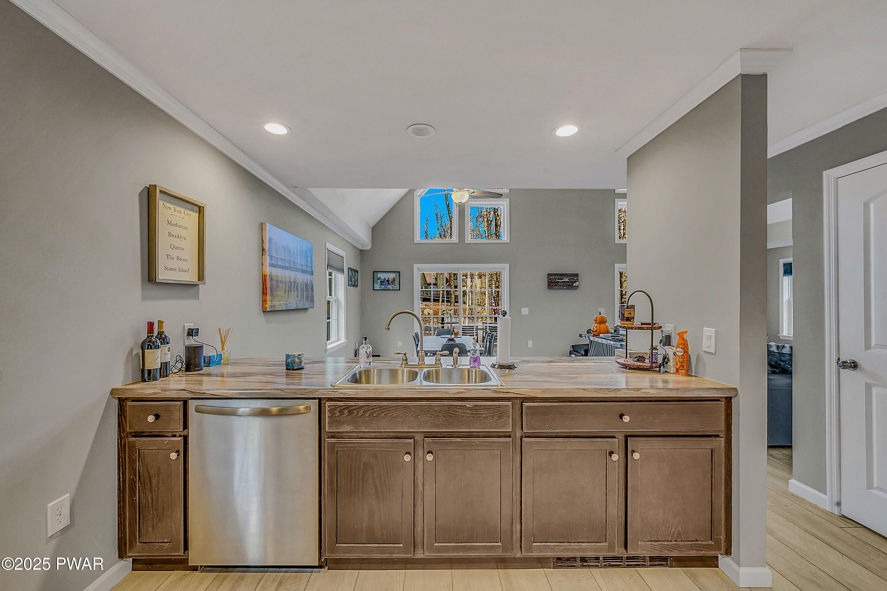 Lake Ariel, Pennsylvania, 18436, United States, 4 Bedrooms Bedrooms, ,4 BathroomsBathrooms,Residential,For Sale,1998731