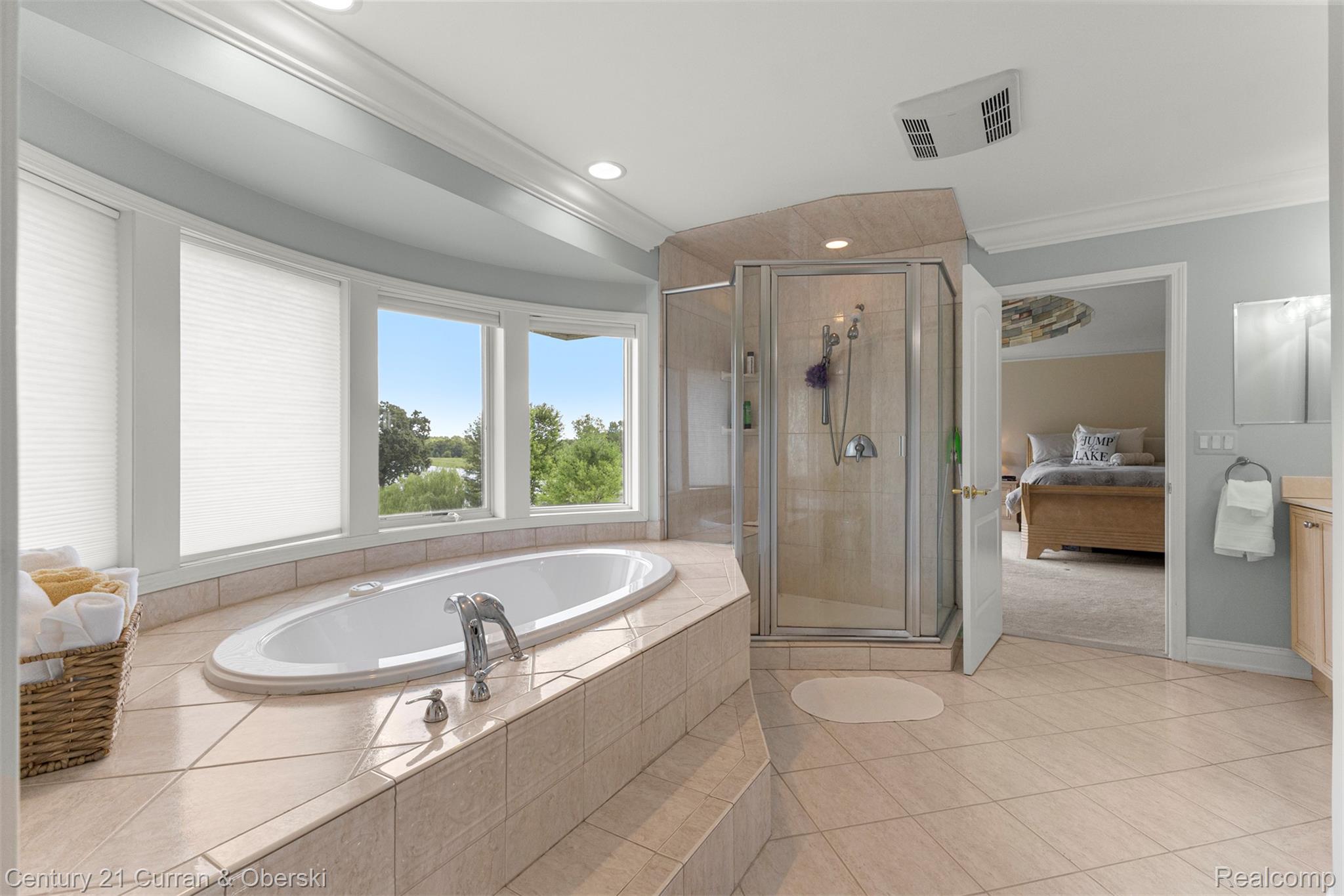 Groveland Township, Michigan, 48442, United States, 5 Bedrooms Bedrooms, ,6 BathroomsBathrooms,Residential,For Sale,1982712