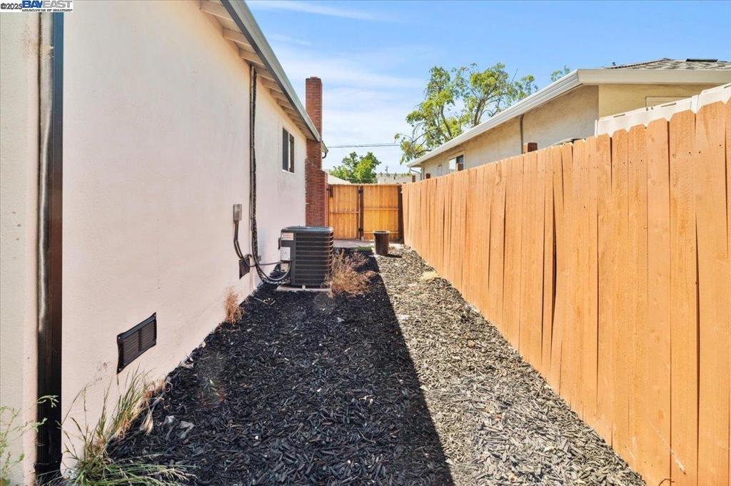 Livermore, California, 94551, United States, 3 Bedrooms Bedrooms, ,2 BathroomsBathrooms,Residential,For Sale,1986082