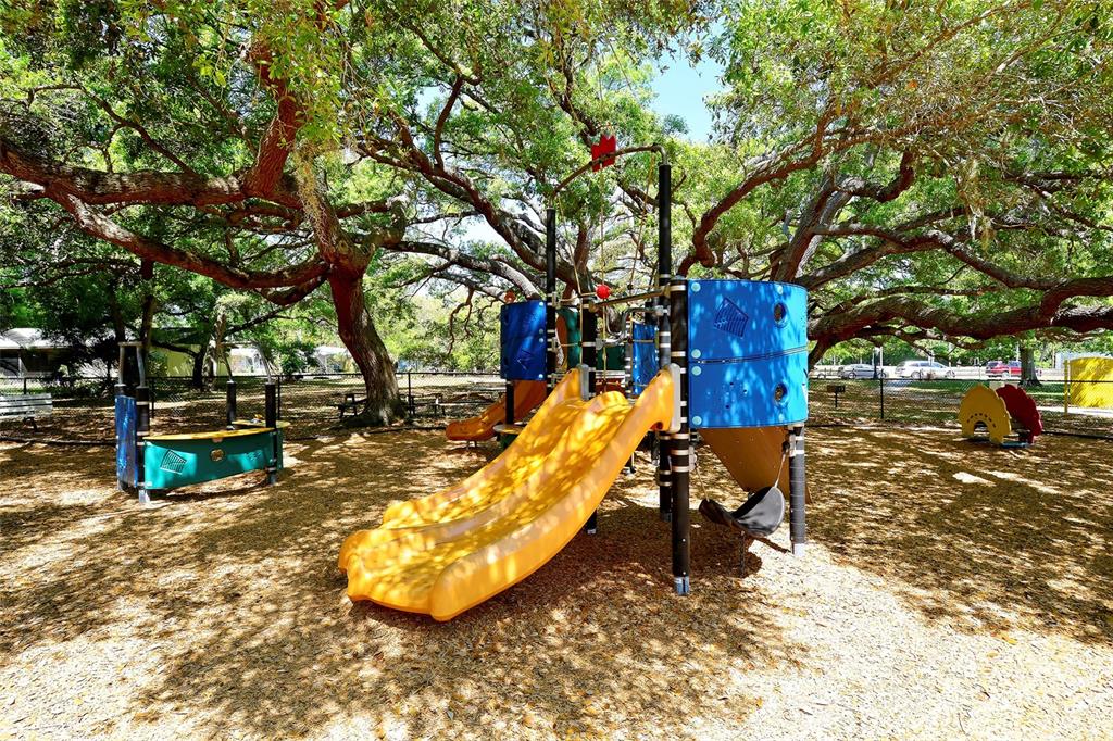 Sarasota, Florida, 34239, United States, 4 Bedrooms Bedrooms, ,2 BathroomsBathrooms,Residential,For Sale,1942091
