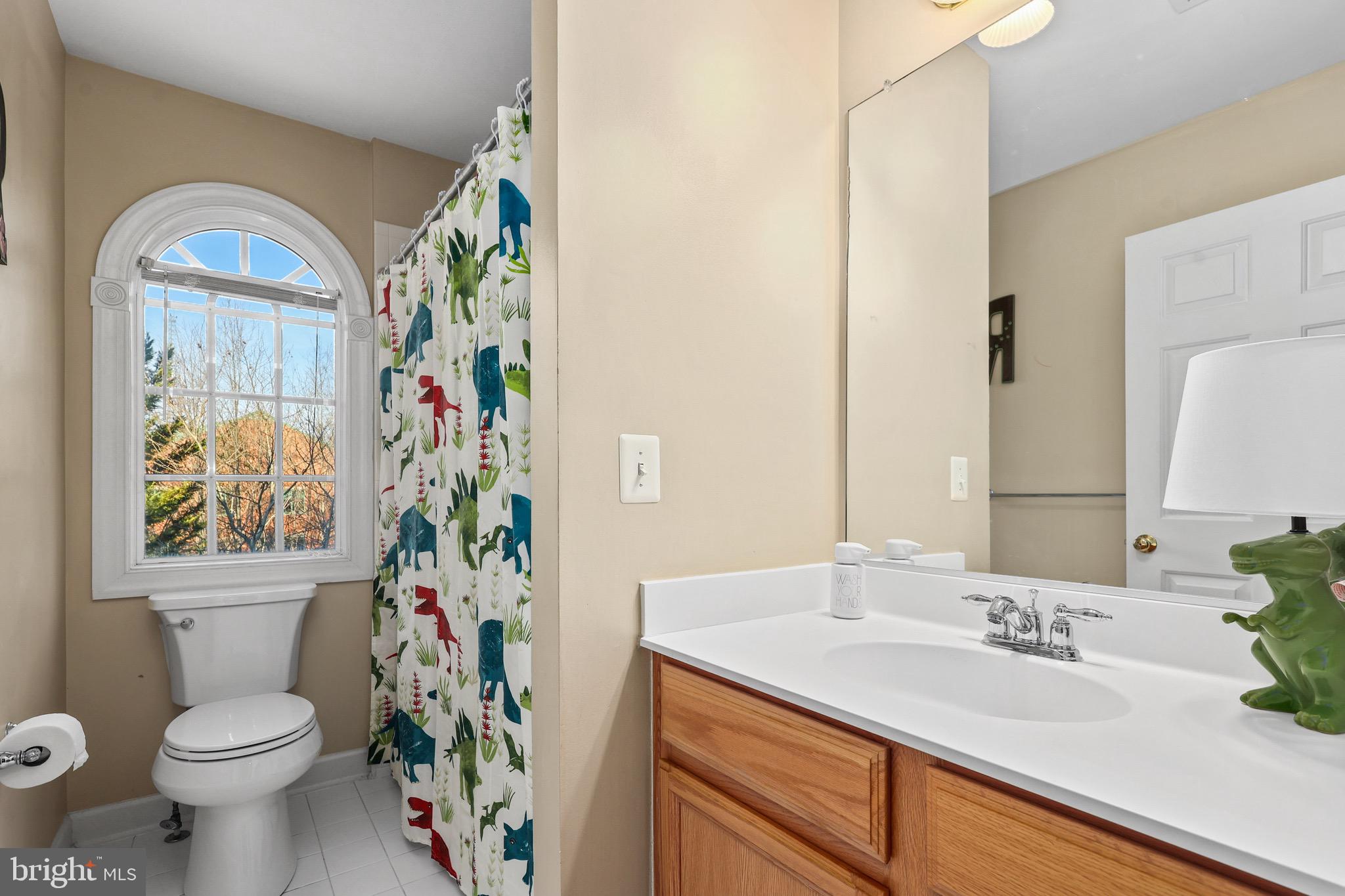 Woodbridge, Virginia, 22192, United States, 4 Bedrooms Bedrooms, ,4 BathroomsBathrooms,Residential,For Sale,2006181