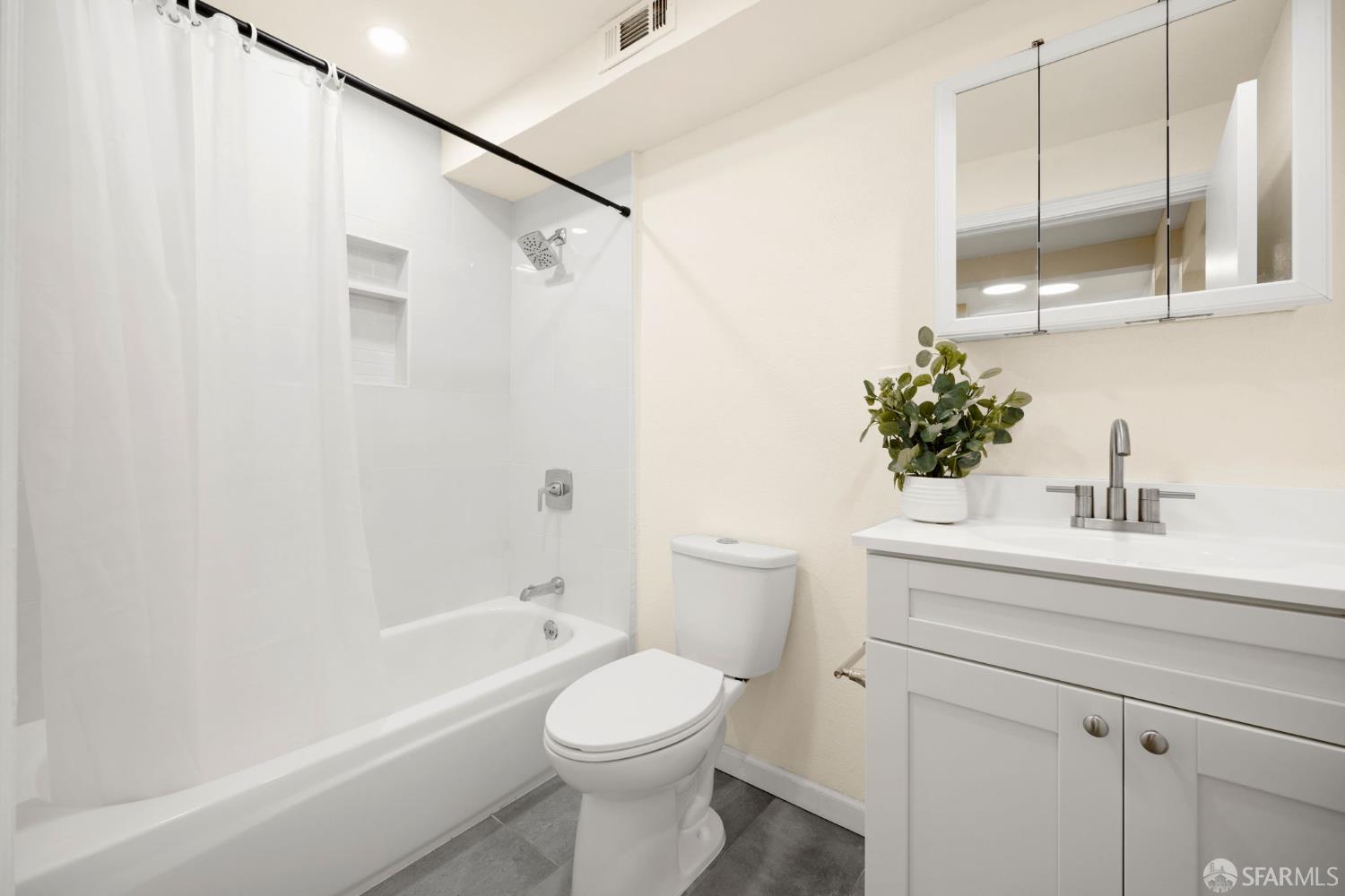 San Francisco, California, 94134, United States, 4 Bedrooms Bedrooms, ,3 BathroomsBathrooms,Residential,For Sale,1950995