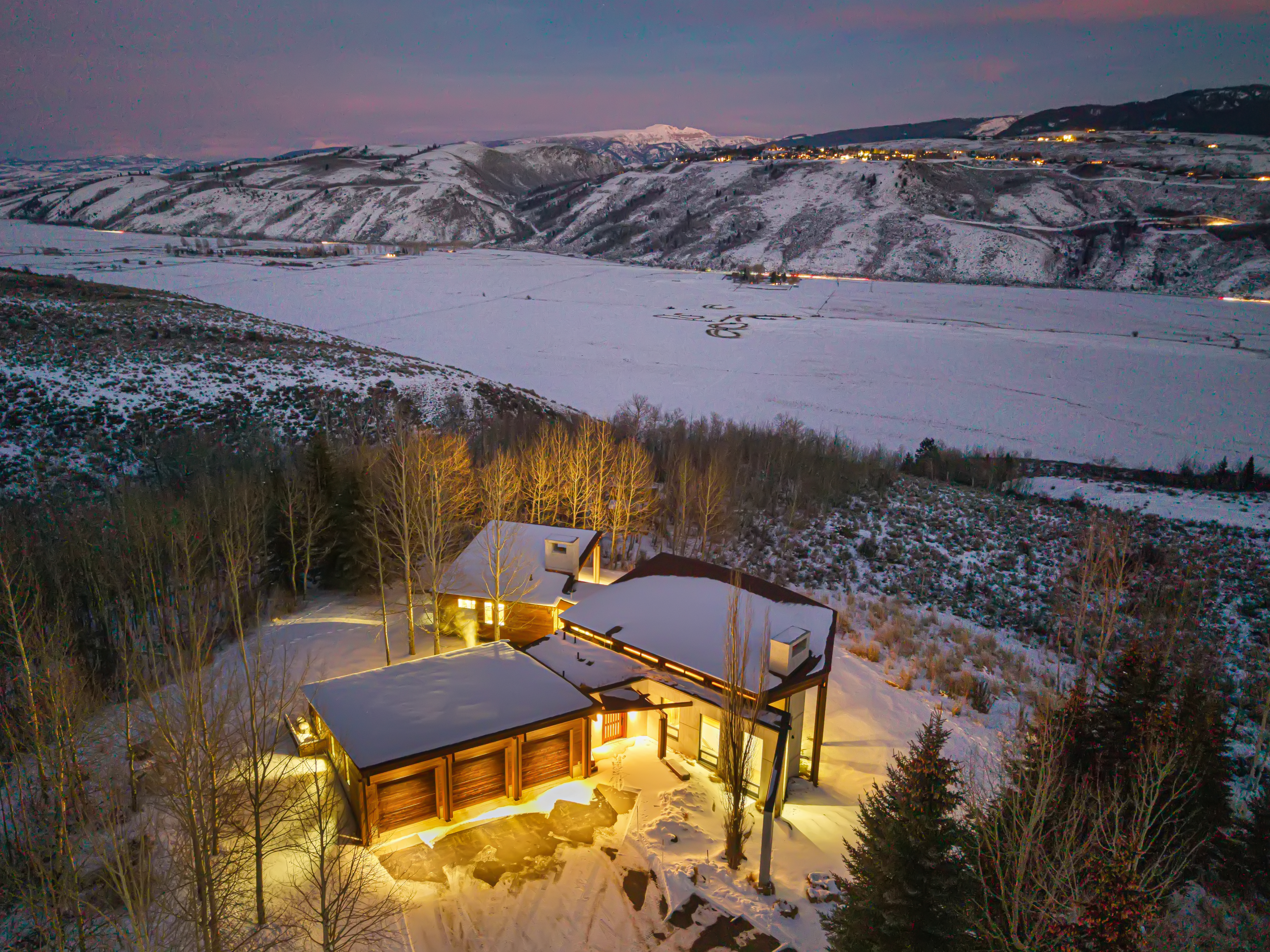  Modern Hillside Sanctuary - 物件實景