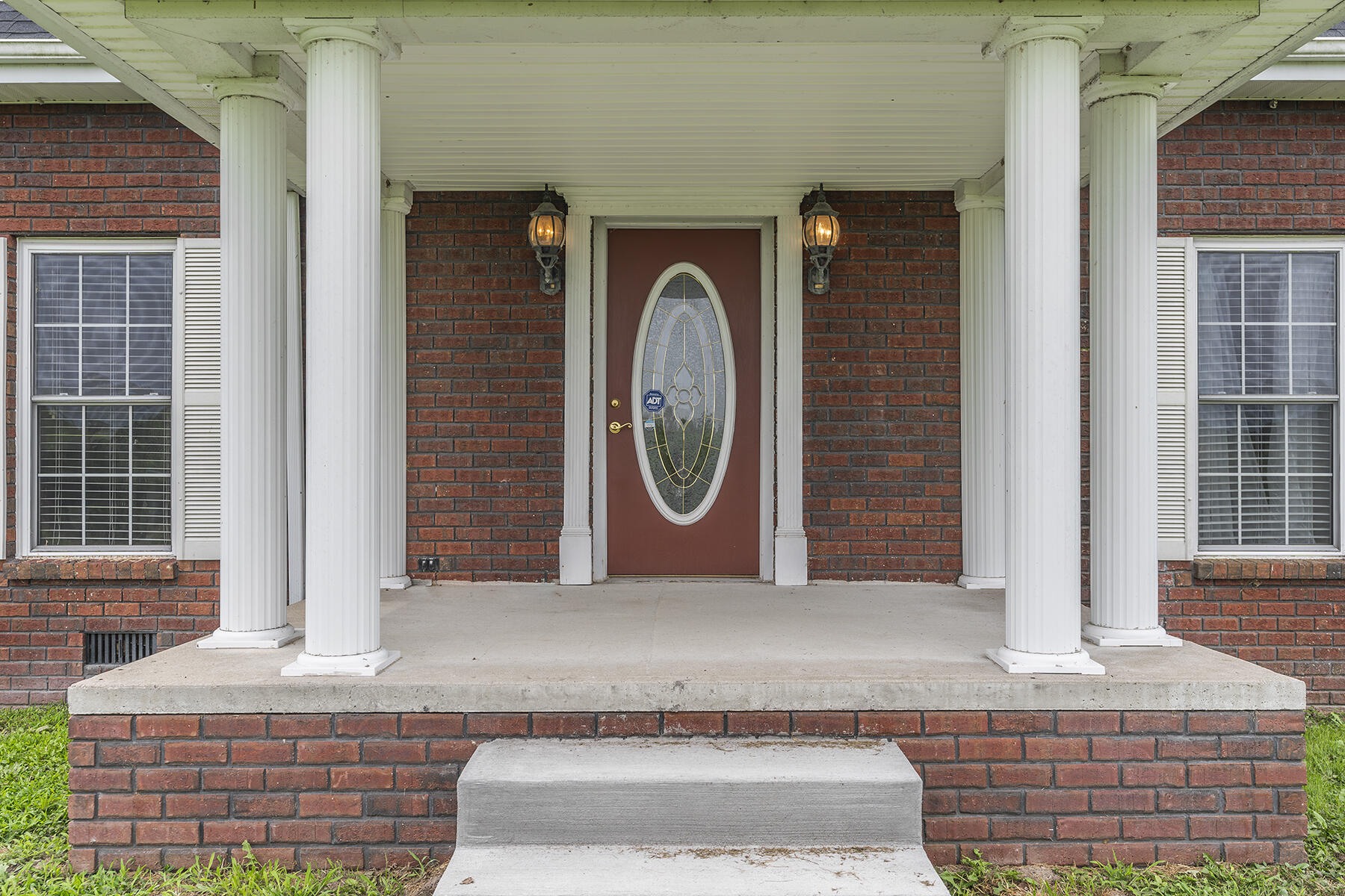 Jeffersonville, Kentucky, 40337, United States, 5 Bedrooms Bedrooms, ,4 BathroomsBathrooms,Residential,For Sale,1989610