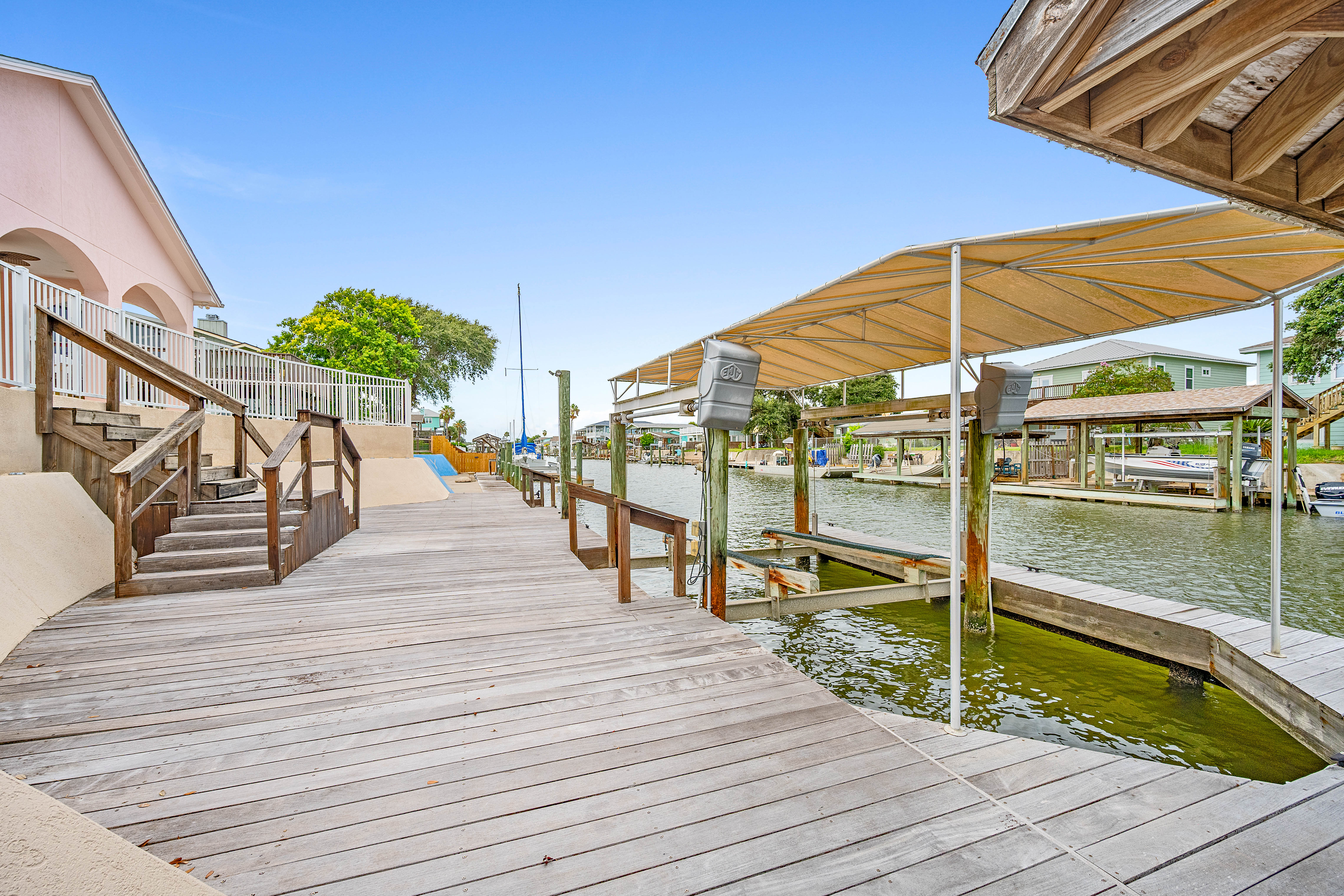  Waterfront Retreat with Heated Pool and Boat Lift - 物件實景