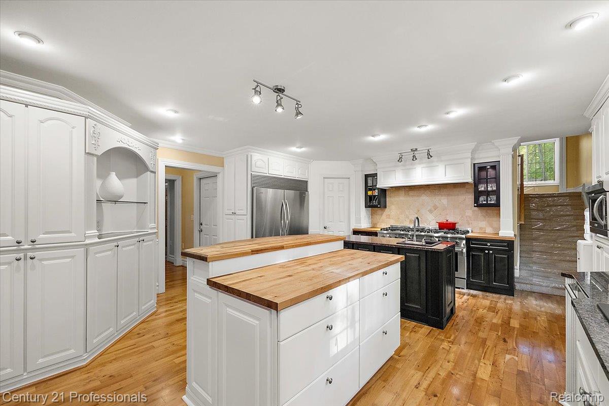 Clarkston, Michigan, 48346, United States, 4 Bedrooms Bedrooms, ,7 BathroomsBathrooms,Residential,For Sale,2048841