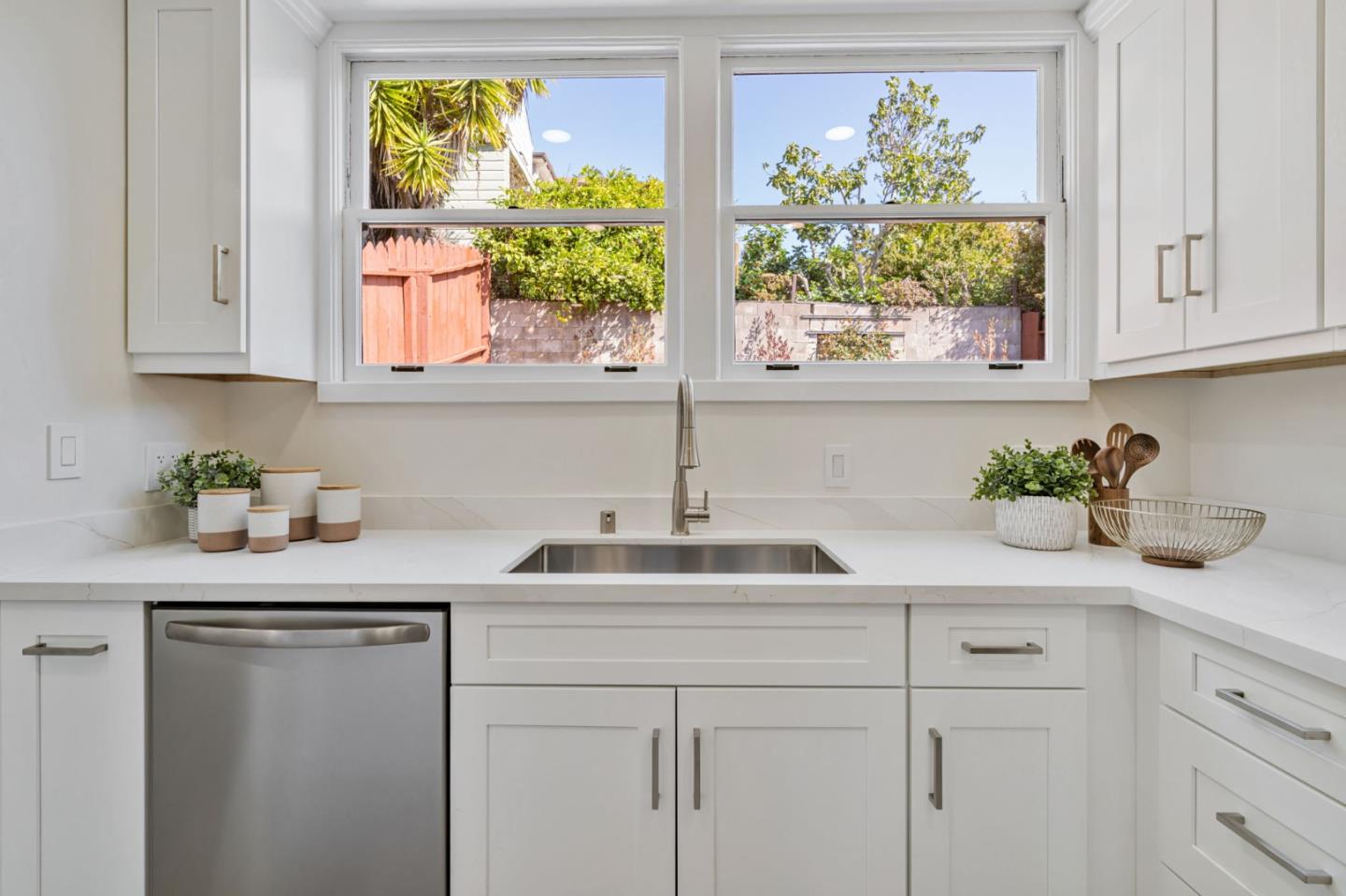 San Francisco, California, 94134, United States, 2 Bedrooms Bedrooms, ,1 BathroomBathrooms,Residential,For Sale,1926351