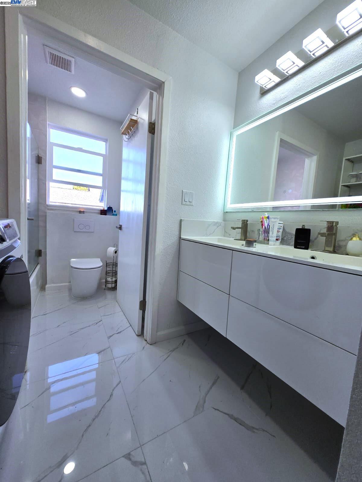 Oakland, California, 94603, United States, 3 Bedrooms Bedrooms, ,2 BathroomsBathrooms,Residential,For Sale,1991687