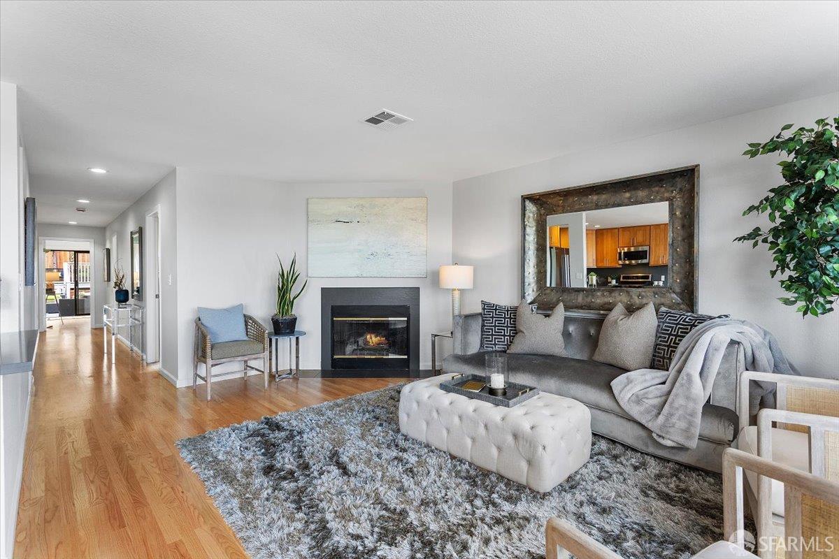 San Francisco, California, 94124, United States, 3 Bedrooms Bedrooms, ,2 BathroomsBathrooms,Residential,For Sale,2001801