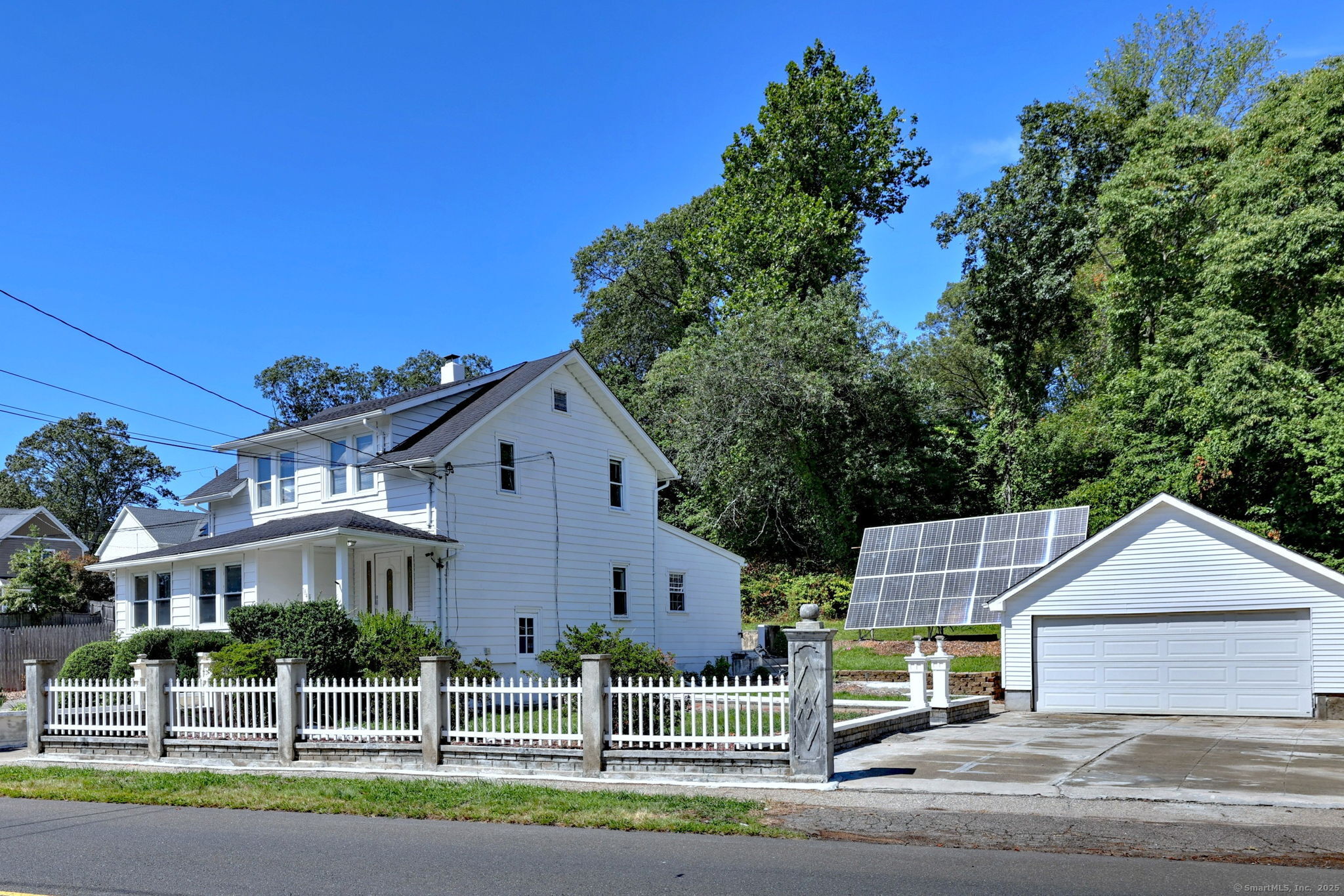 Milford, Connecticut, 06461, United States, 5 Bedrooms Bedrooms, ,2 BathroomsBathrooms,Residential,For Sale,1949907