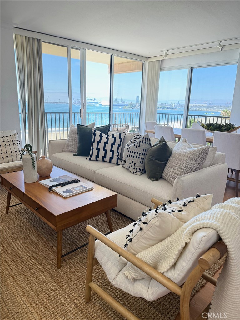 Long Beach, California, 90802, United States, 2 Bedrooms Bedrooms, ,Residential,For Sale,1905979