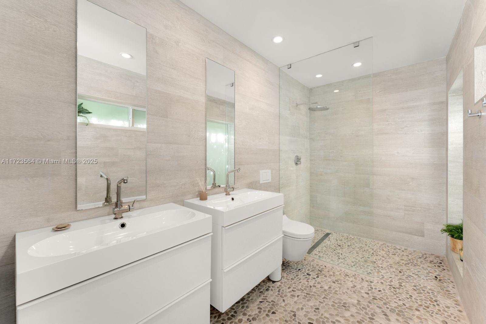 Miami Beach, Florida, 33141, United States, 4 Bedrooms Bedrooms, ,4 BathroomsBathrooms,Residential,For Sale,1688608