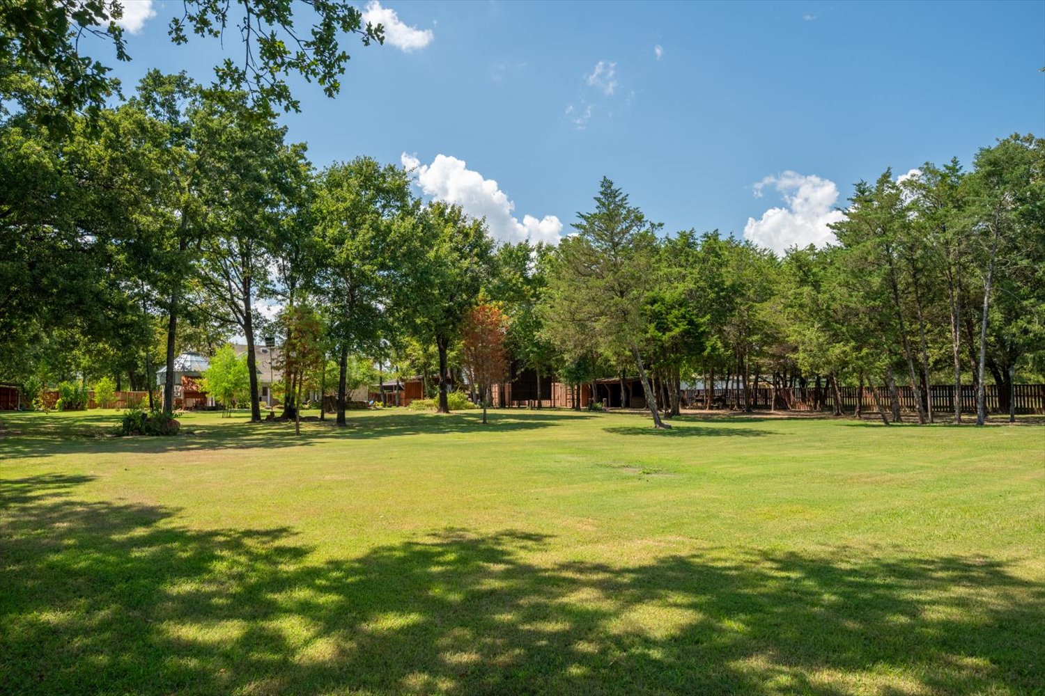Quinlan, Texas, 75474, United States, 2 Bedrooms Bedrooms, ,2 BathroomsBathrooms,Residential,For Sale,1937387