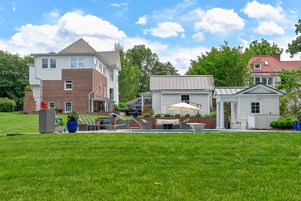 Farmville, Virginia, 23901, United States, 5 Bedrooms Bedrooms, ,5 BathroomsBathrooms,Residential,For Sale,1837086