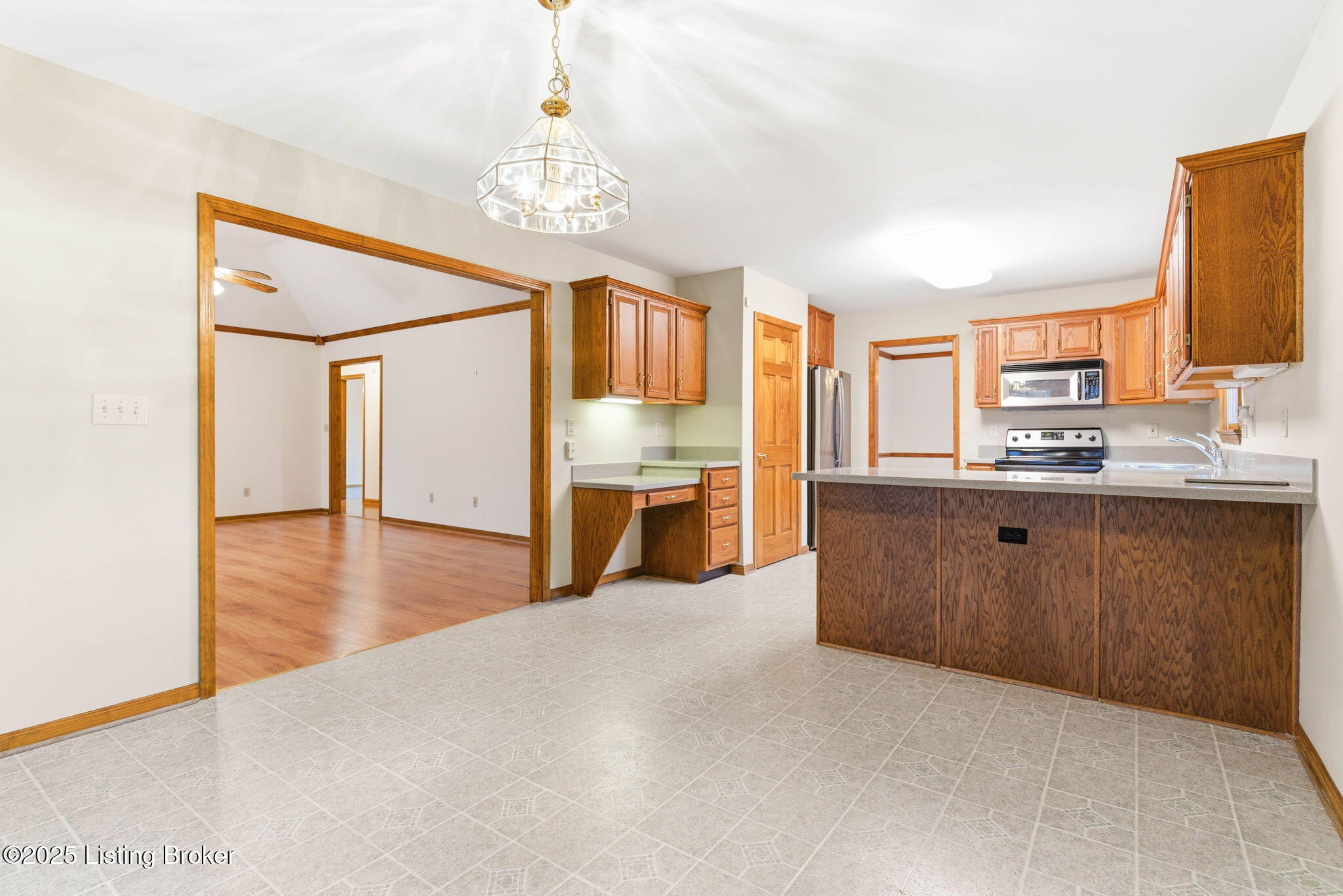 Prospect, Kentucky, 40059, United States, 3 Bedrooms Bedrooms, ,3 BathroomsBathrooms,Residential,For Sale,1996132