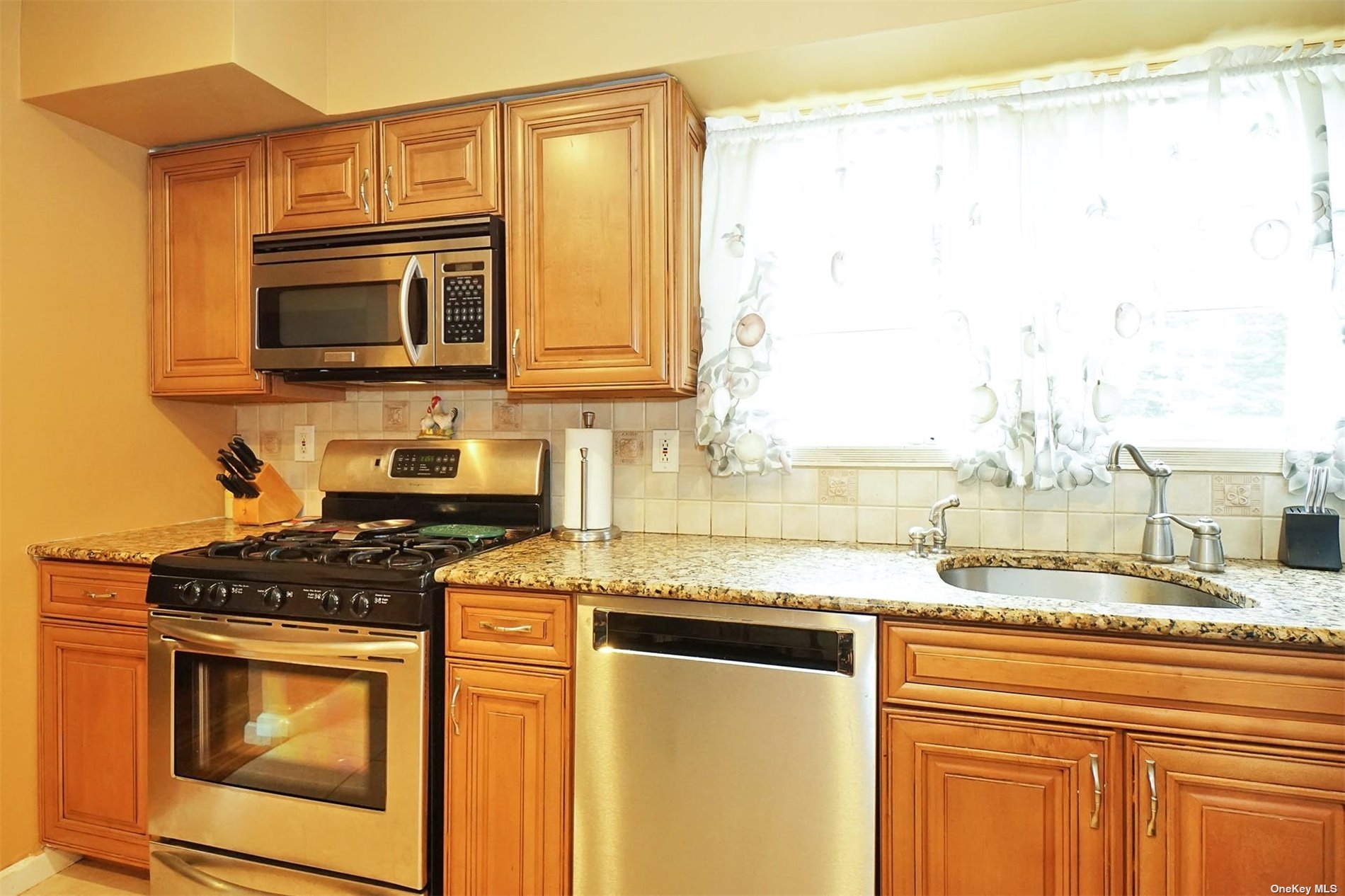 18 Cayuga Place, Commack, New York, 11725, United States, 3 Bedrooms Bedrooms, ,2 BathroomsBathrooms,Residential,For Sale,18 Cayuga Place,1435413