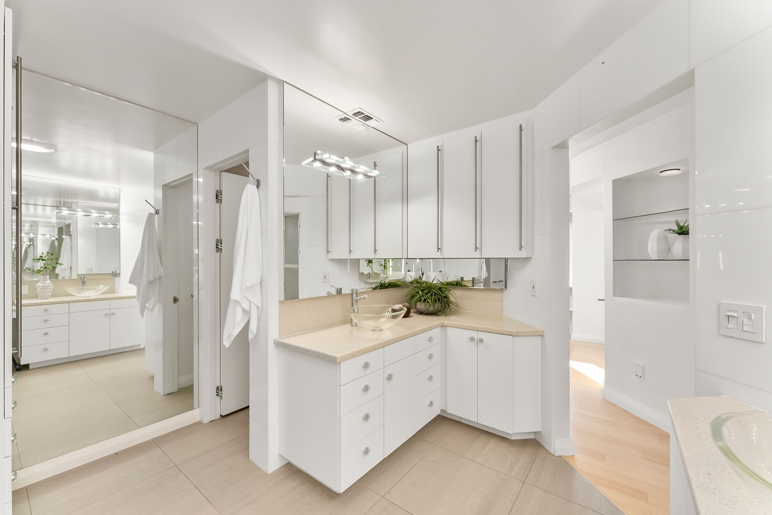  River Views • Pool • A Striking Estate That Makes a Statement - 物件實景