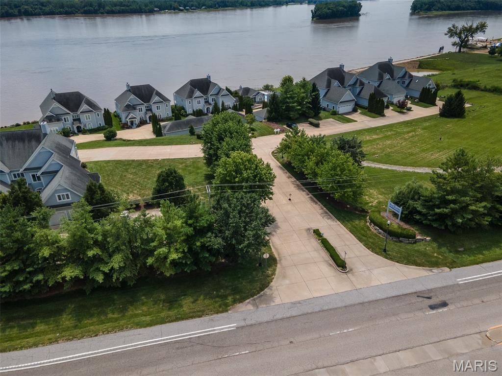 Grafton, Illinois, 62037, United States, 2 Bedrooms Bedrooms, ,2 BathroomsBathrooms,Residential,For Sale,1907573