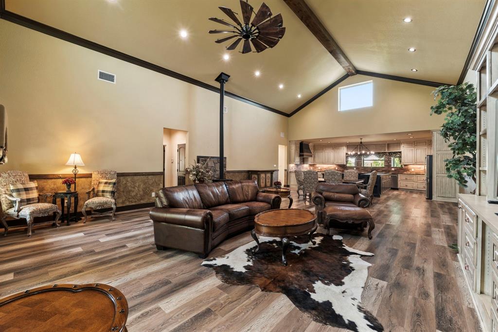 Weatherford, Texas, 76085, United States, 4 Bedrooms Bedrooms, ,4 BathroomsBathrooms,Residential,For Sale,1977773