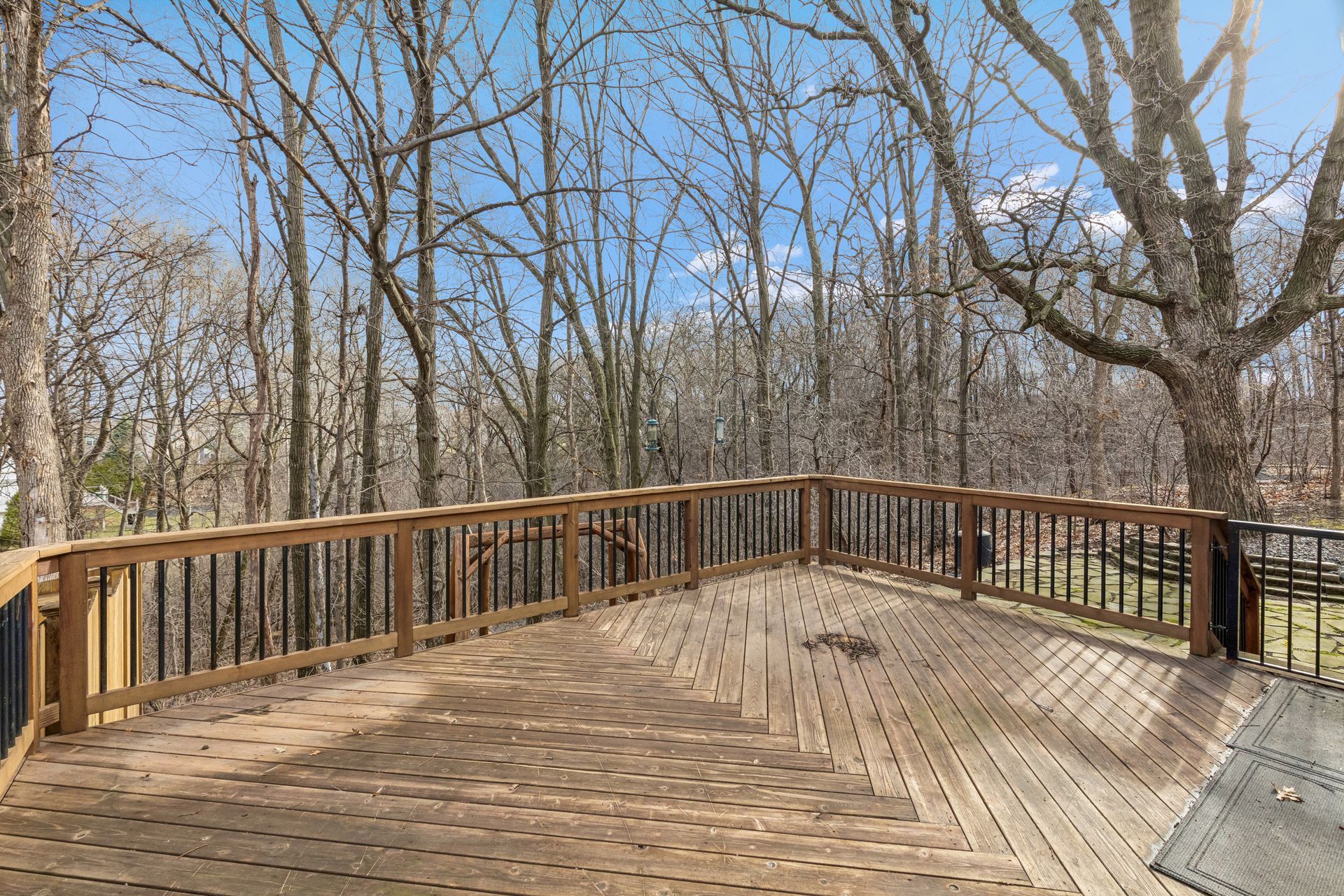  Cul-de-Sac Living with Over an Acre of Land - 物件實景