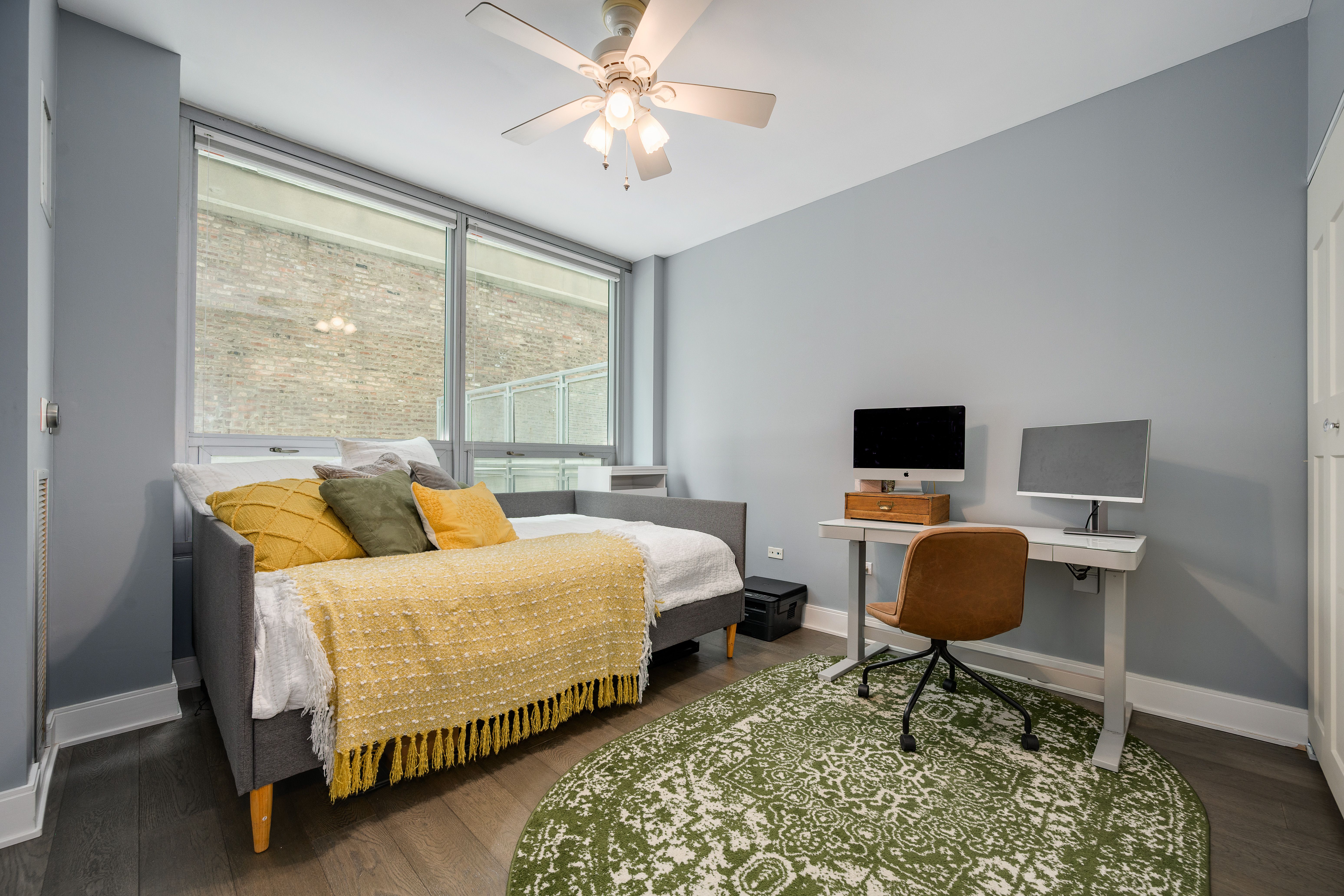 Experience Elevated City Living in This Beautifully Renovated Corner Residence - 物件實景