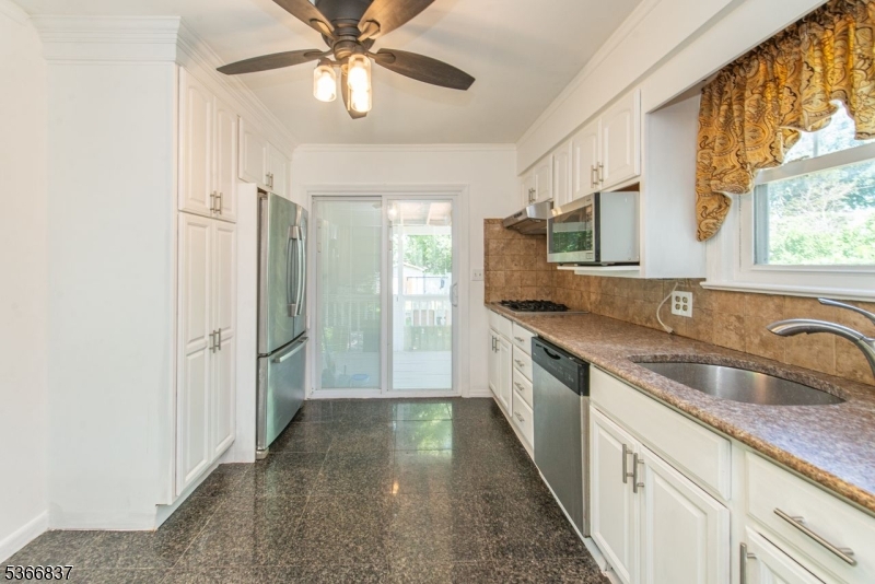 Pompton Lakes Boro, New Jersey, 07442, United States, 3 Bedrooms Bedrooms, ,3 BathroomsBathrooms,Residential,For Sale,1875678