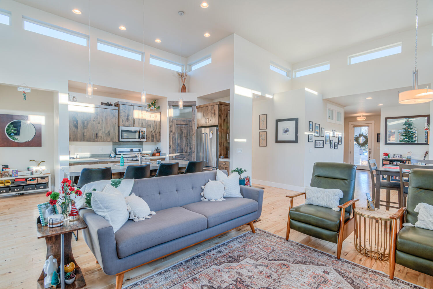 Bend, Oregon, 97703, United States, 3 Bedrooms Bedrooms, ,2 BathroomsBathrooms,Residential,For Sale,2005766