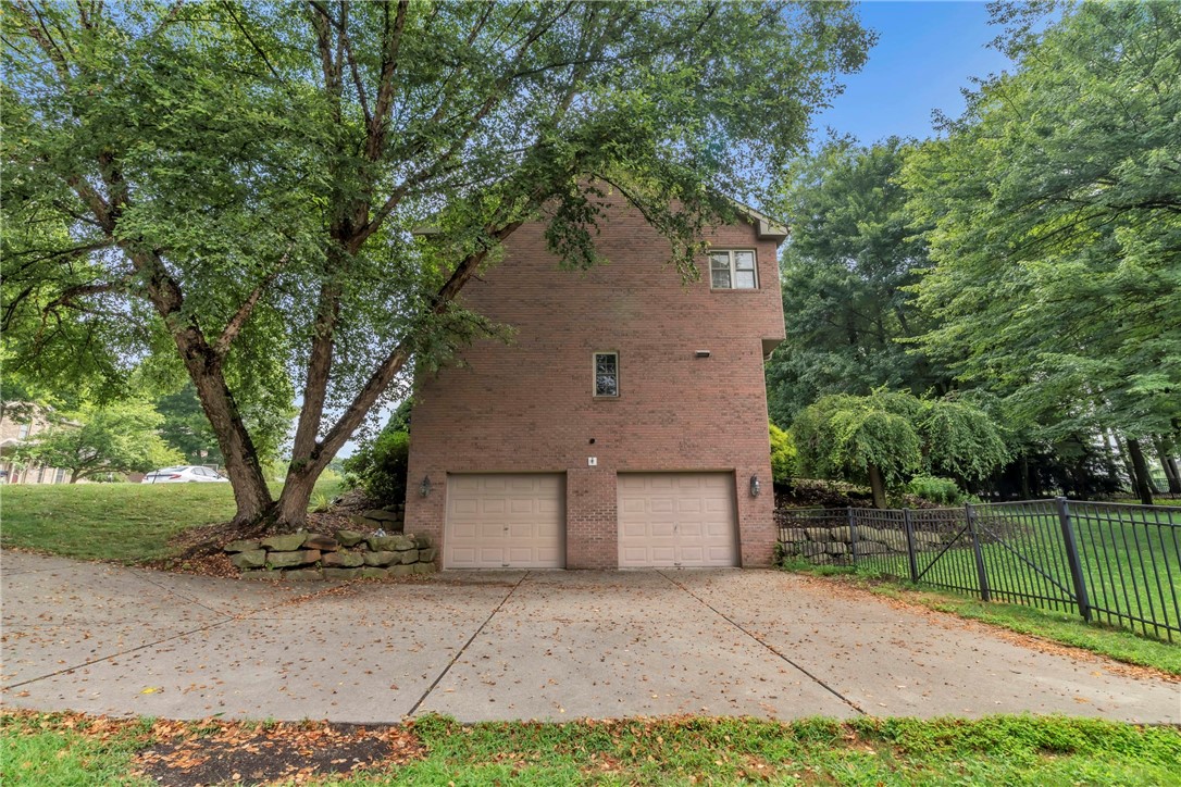 Cranberry Twp, Pennsylvania, 16066, United States, 4 Bedrooms Bedrooms, ,4 BathroomsBathrooms,Residential,For Sale,1985014