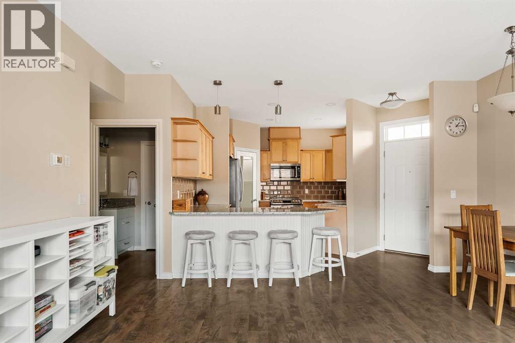 CALGARY, Alberta, T3E 2M9, CA, 2 Bedrooms Bedrooms, ,2 BathroomsBathrooms,Residential,For Sale,1949798