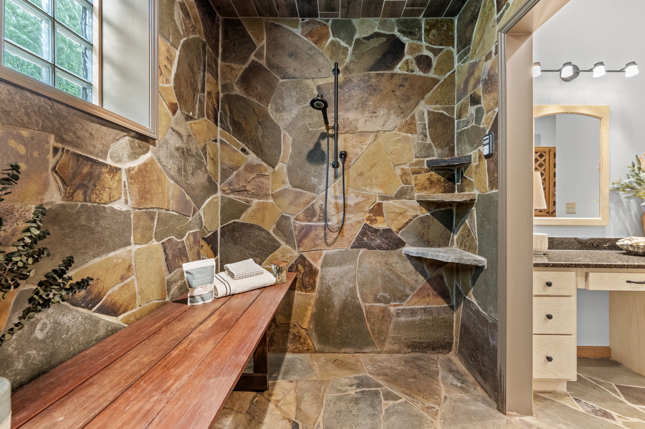  310 Red Gate Retreat Way, Berkeley Springs, WV 25411 - 物件實景