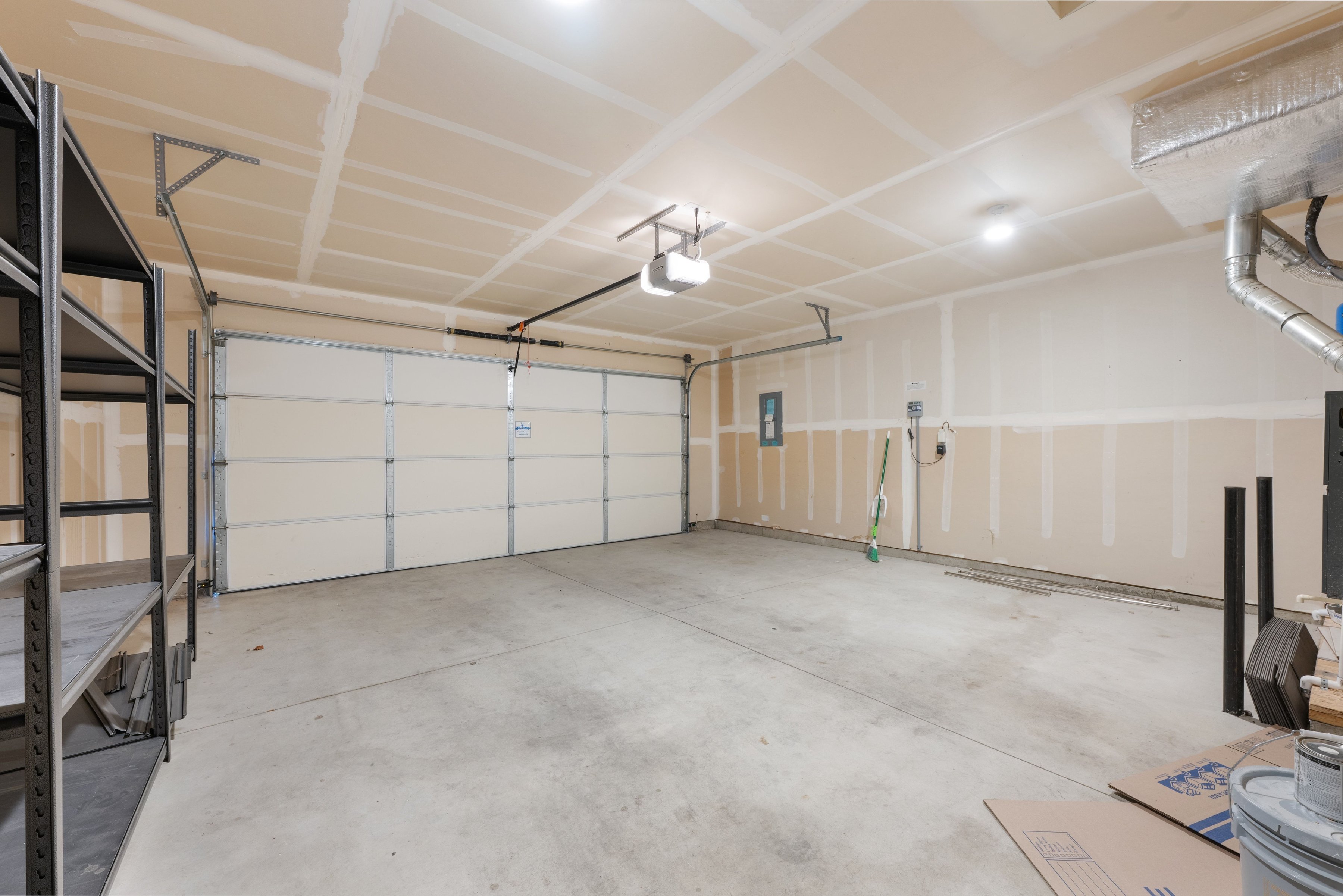  Better Than New  Move-In Ready with Space to Live & Relax - 物件實景