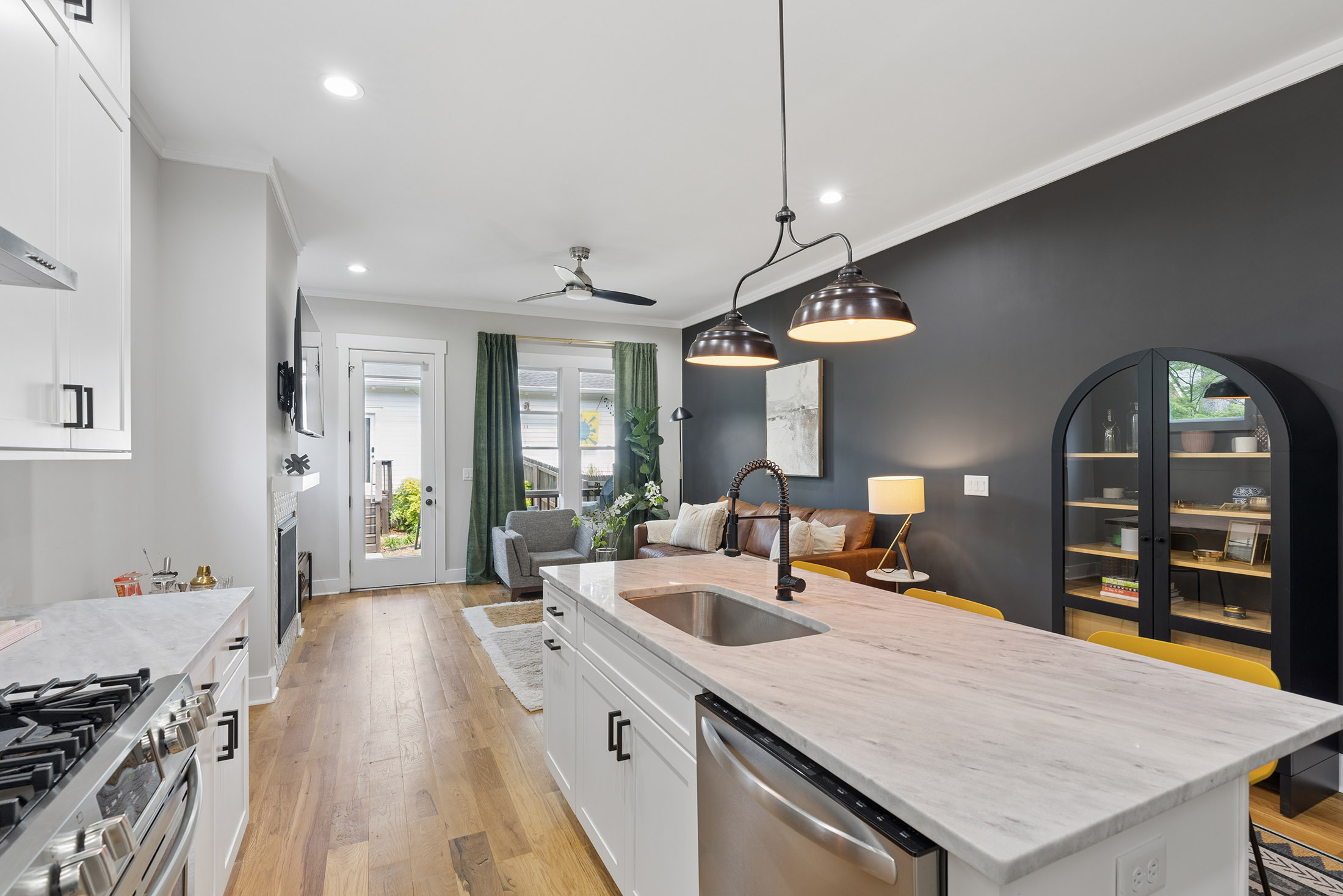  beautifully designed craftsman-style townhome near grant  park - 物件實景