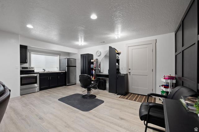 Grantsville, Utah, 84029, United States, 6 Bedrooms Bedrooms, ,4 BathroomsBathrooms,Residential,For Sale,2009662