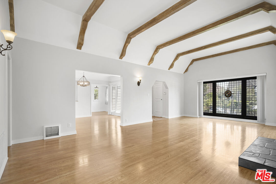 Los Angeles, California, 90036, United States, 3 Bedrooms Bedrooms, ,3 BathroomsBathrooms,Residential,For Sale,1896825